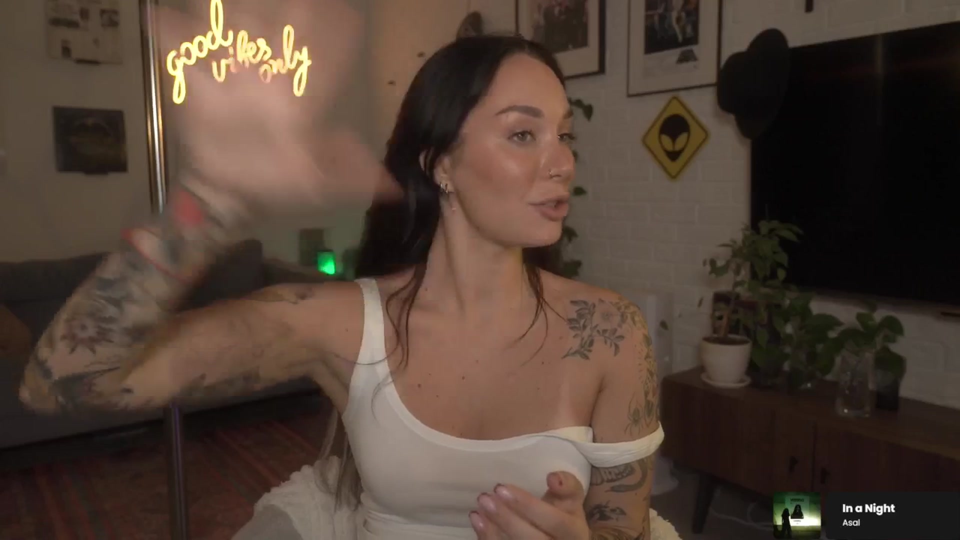 Gallery image thumbnail from GoodVibes's myfreecams stream on, 04/16/2026, 24:24 image 20 of 20