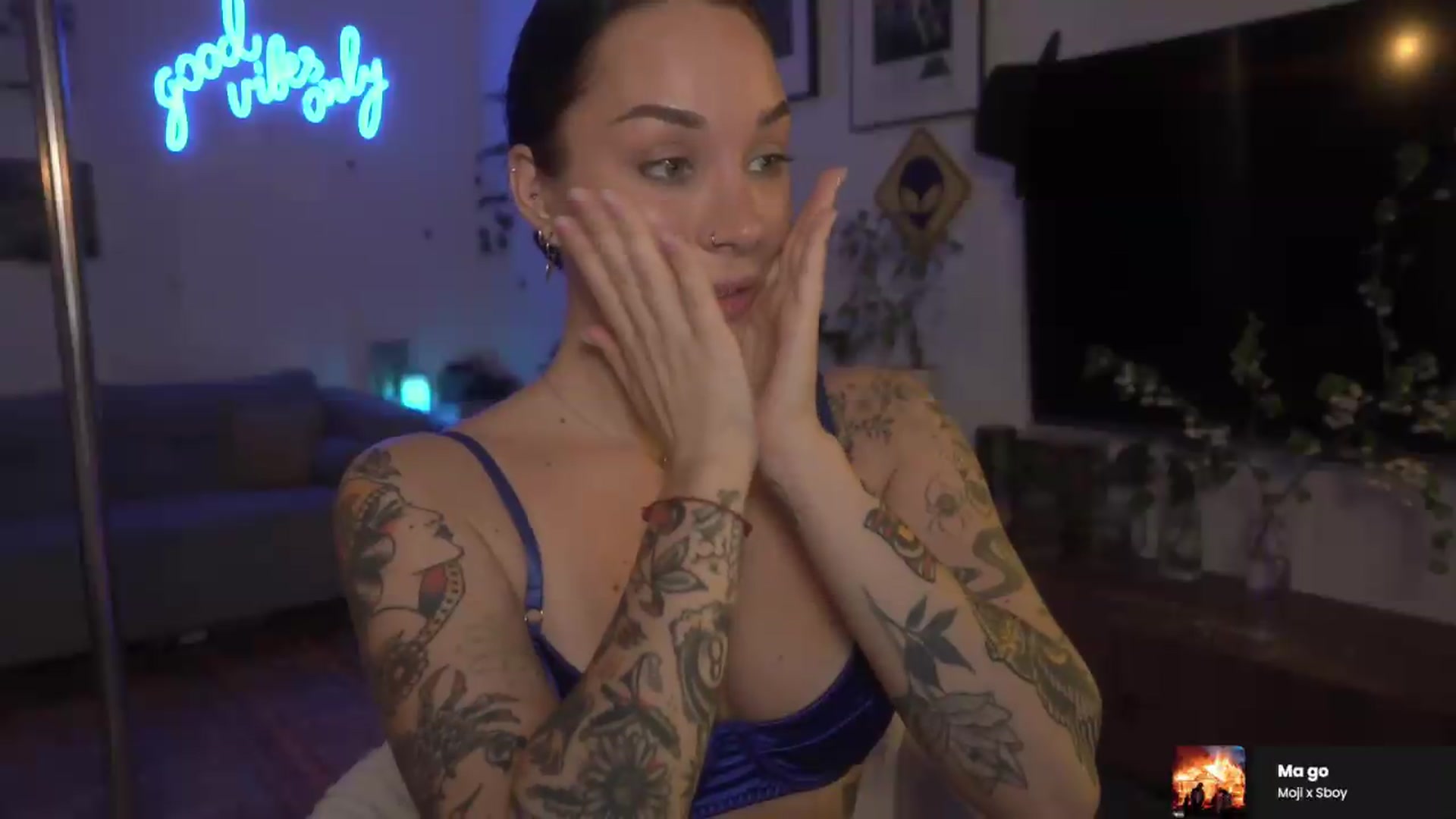 Gallery image thumbnail from GoodVibes's myfreecams stream on, 05/10/2026, 01:26 image 18 of 20
