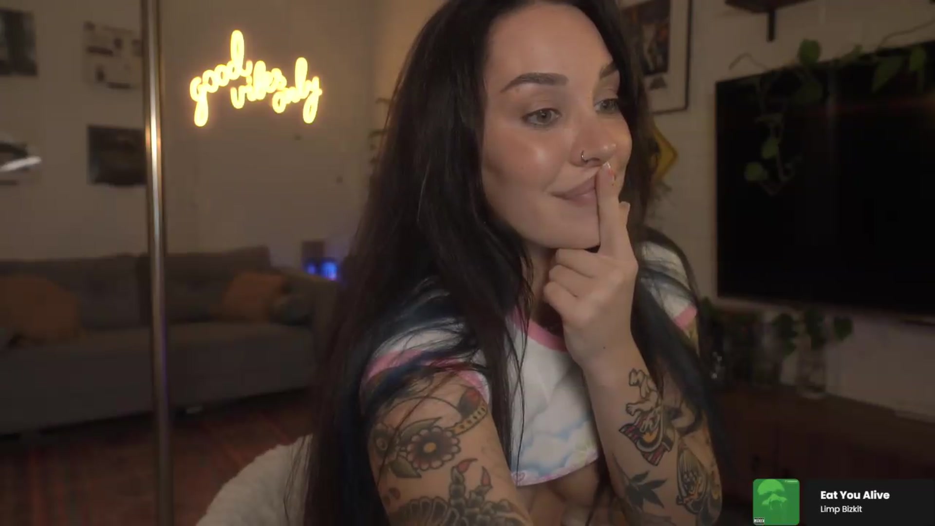 Gallery image thumbnail from GoodVibes's myfreecams stream on, 05/21/2026, 01:20 image 18 of 20