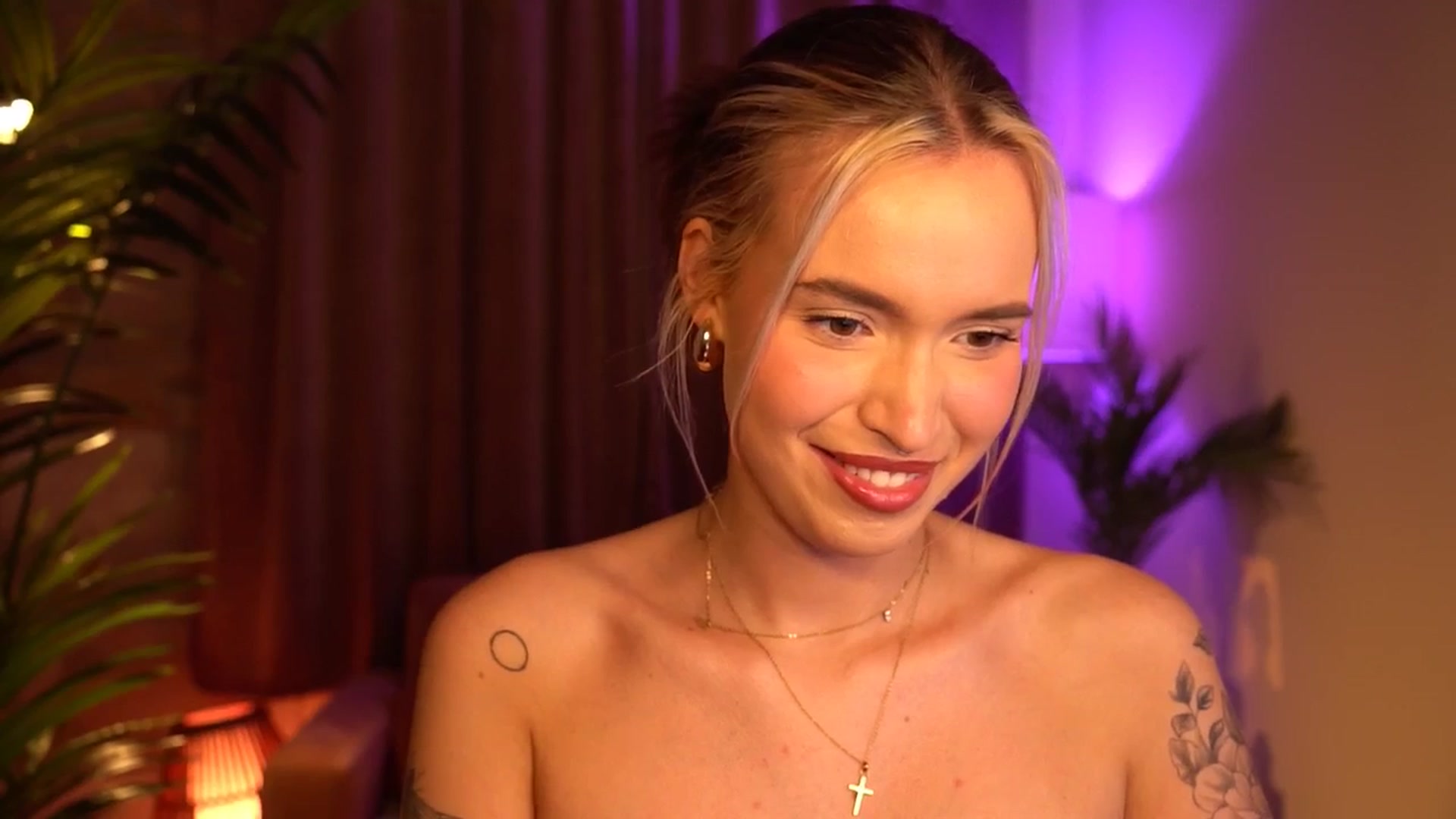 Gallery image thumbnail from Good_Choice's myfreecams stream on, 06/19/2024, 16:40 image 8 of 20