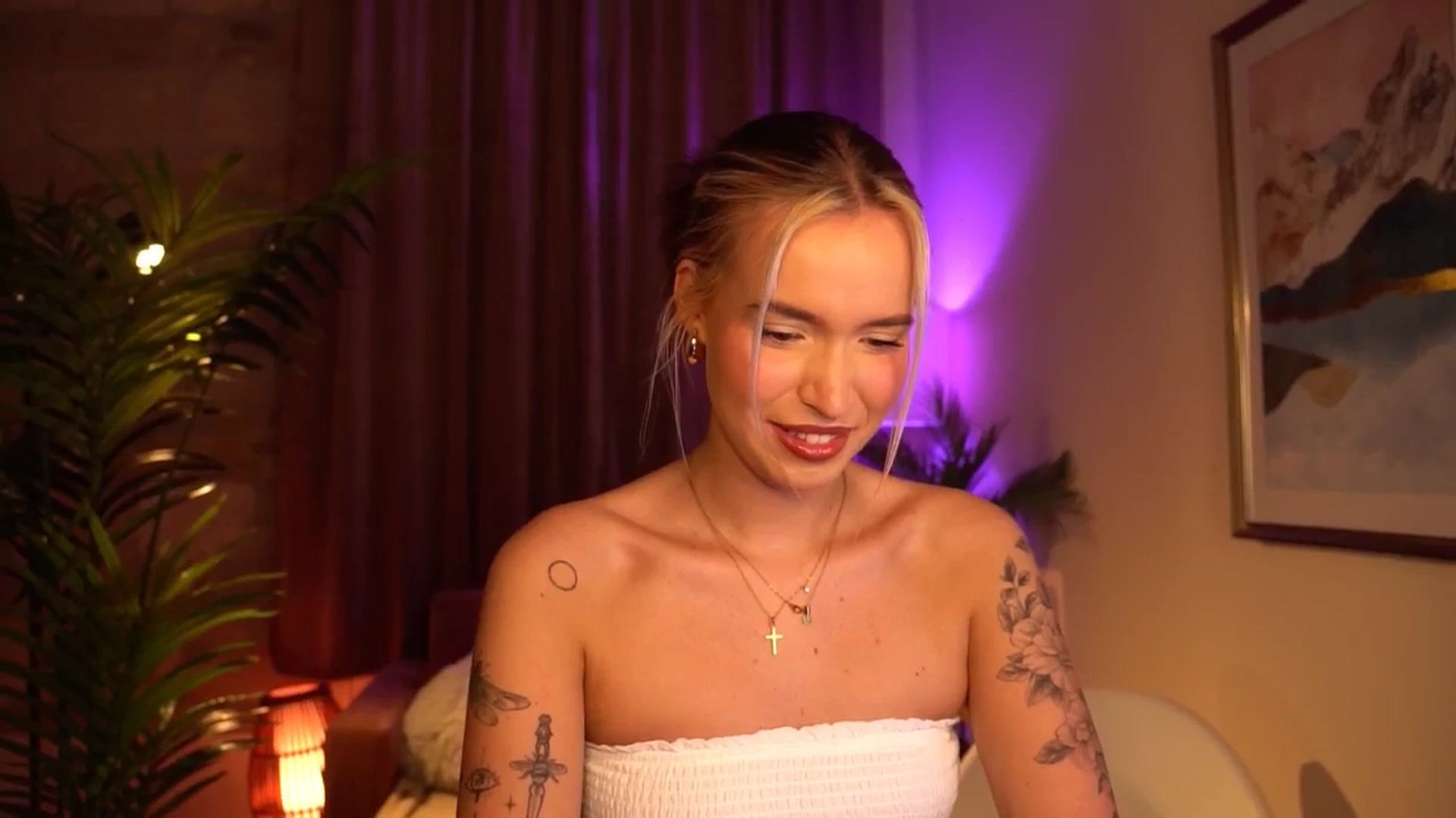 Gallery image thumbnail from Good_Choice's myfreecams stream on, 06/19/2024, 16:40 image 4 of 20