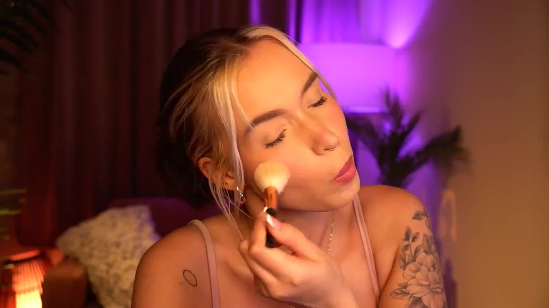 Gallery image thumbnail from Good_Choice's myfreecams stream on, 06/19/2024, 19:04 image 18 of 20