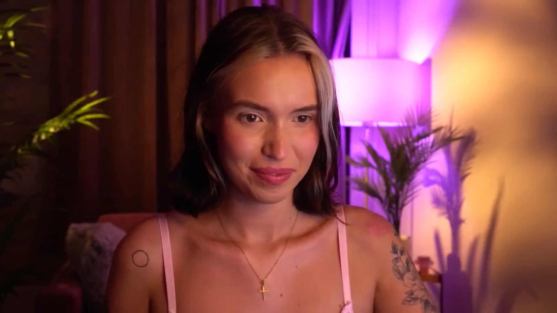 Gallery image thumbnail from Good_Choice's myfreecams stream on, 07/21/2024, 18:49 image 17 of 20