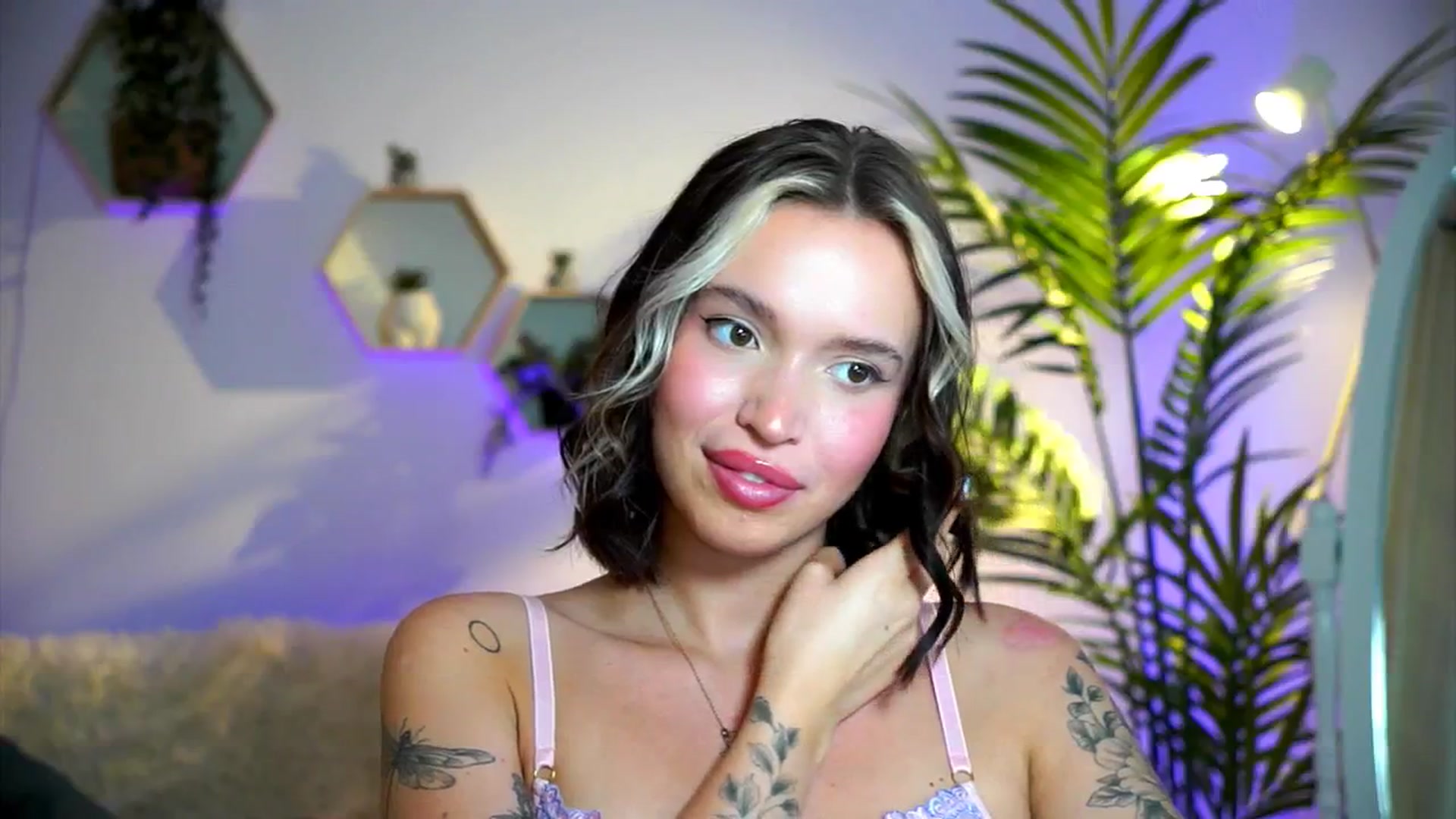 Gallery image thumbnail from Good_Choice's myfreecams stream on, 08/01/2024, 18:36 image 10 of 20