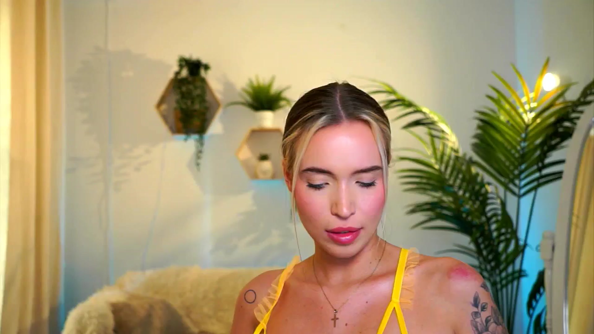 Gallery image thumbnail from Good_Choice's myfreecams stream on, 08/07/2024, 17:33 image 8 of 20