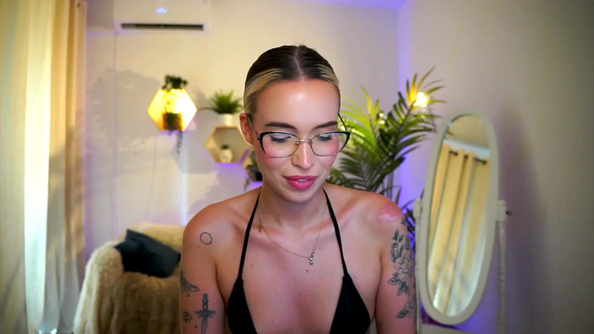 Gallery image thumbnail from Good_Choice's myfreecams stream on, 08/08/2024, 15:27 image 7 of 20