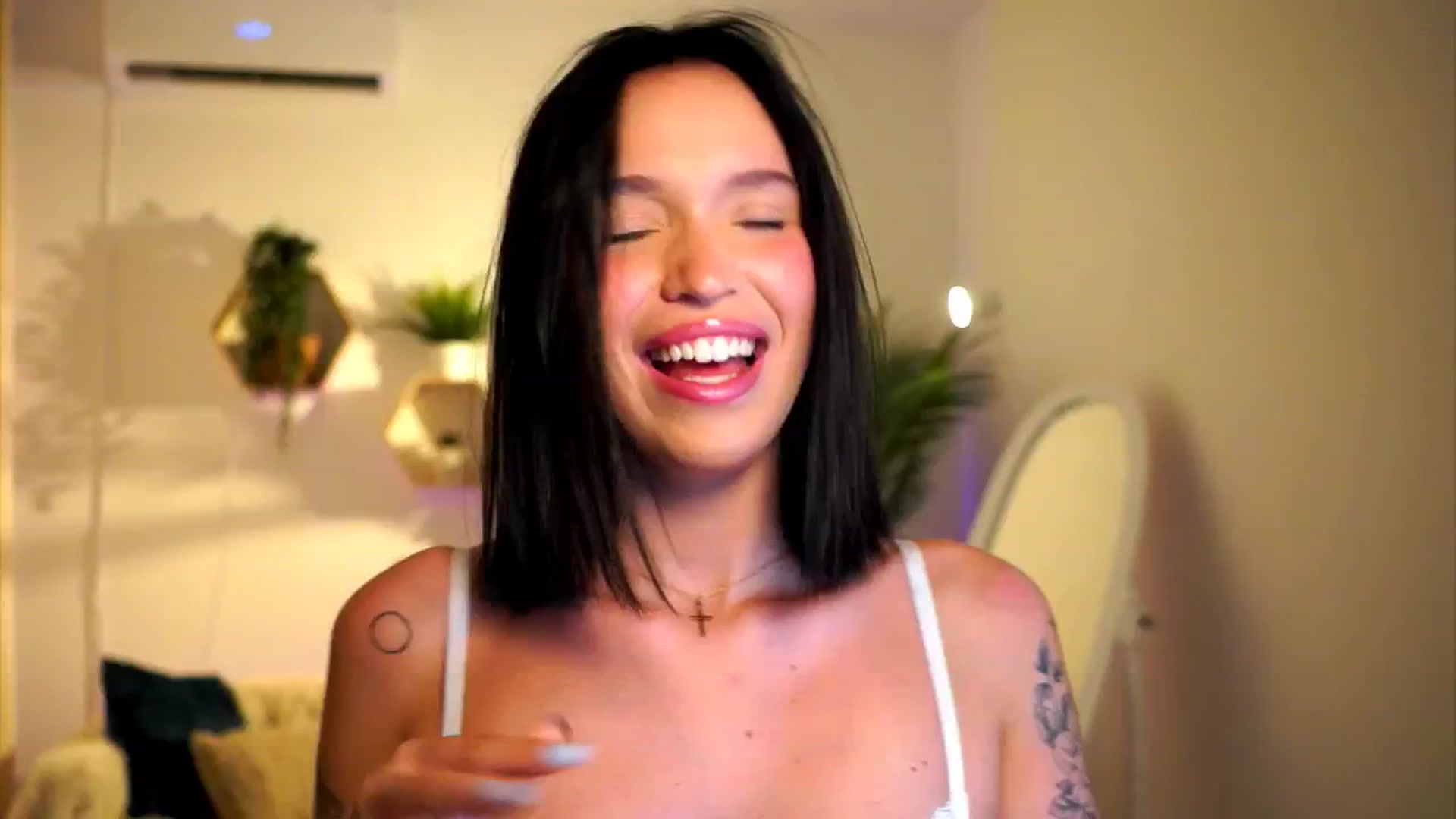 Gallery image thumbnail from Good_Choice's myfreecams stream on, 08/16/2024, 17:54 image 4 of 20