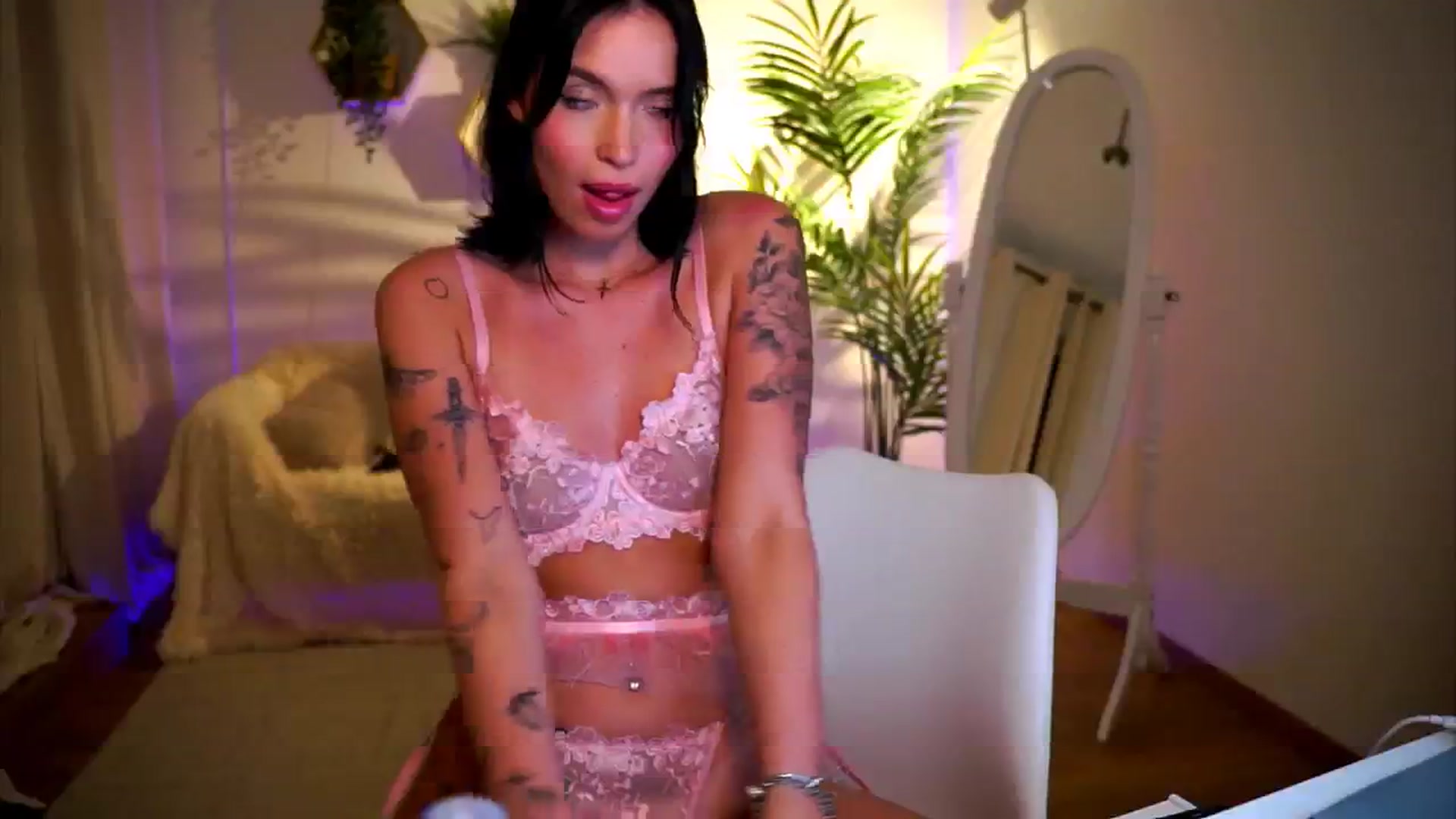 Gallery image thumbnail from Good_Choice's myfreecams stream on, 08/25/2024, 20:00 image 18 of 20