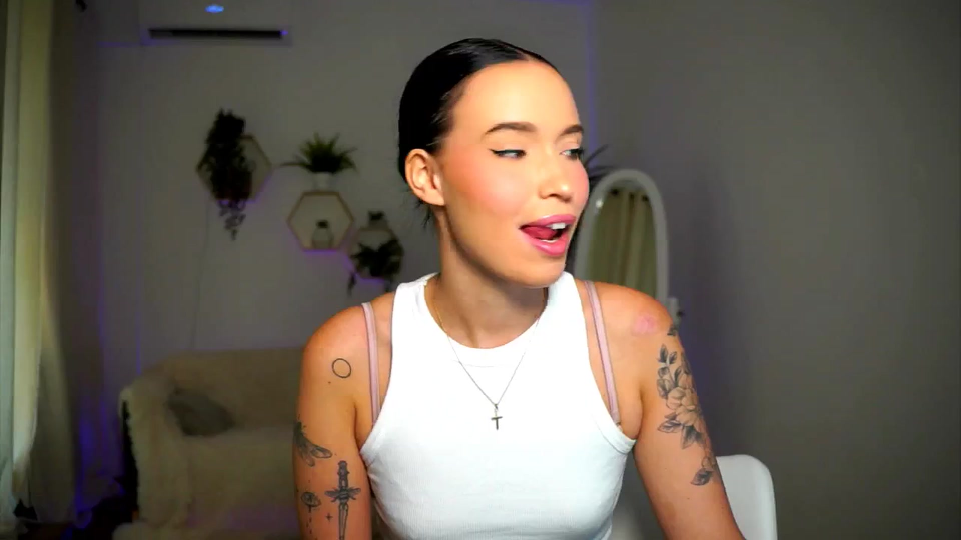 Gallery image thumbnail from Good_Choice's myfreecams stream on, 09/04/2024, 10:18 image 7 of 20