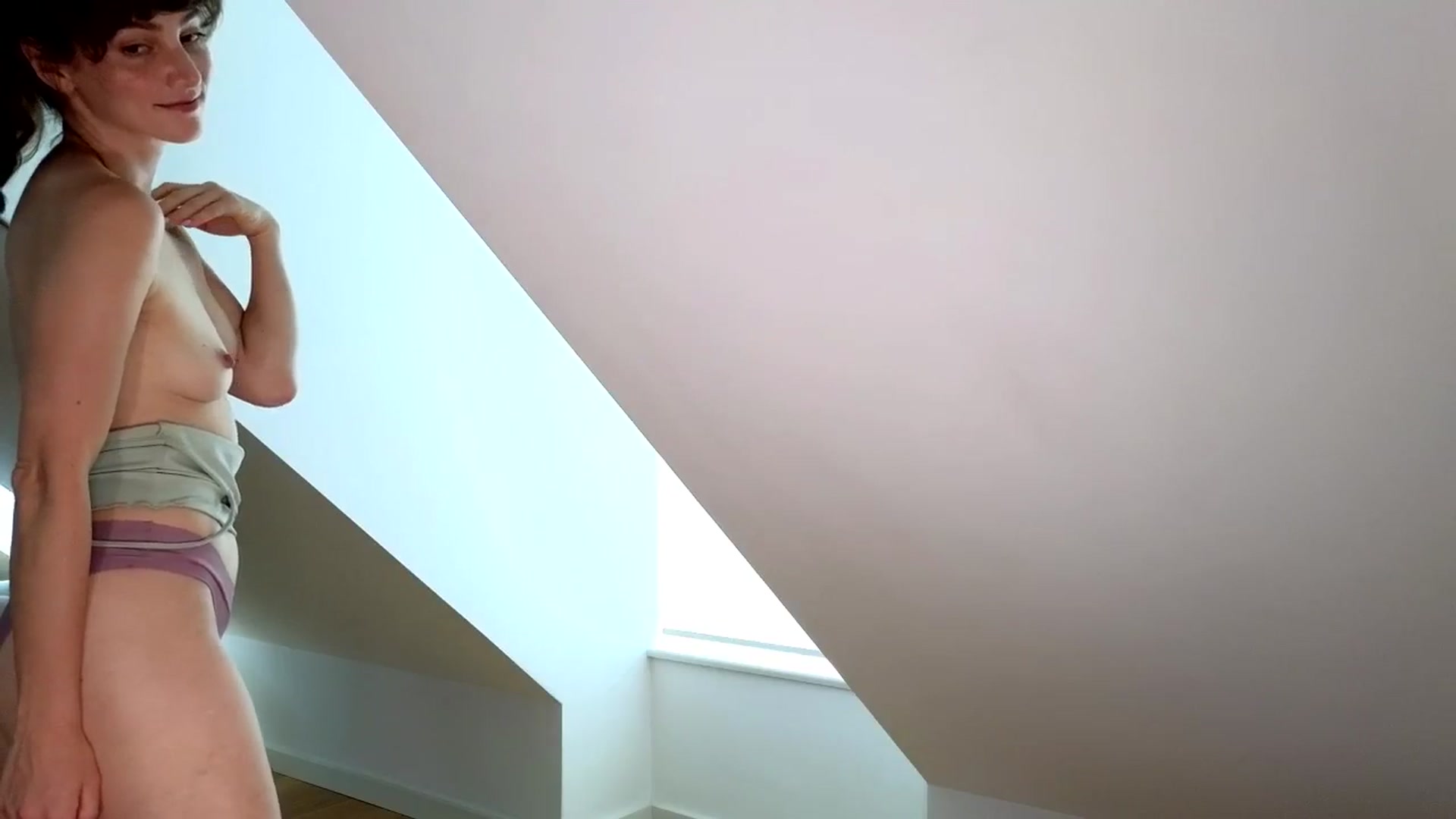 Gallery image thumbnail from Goodgirlgrace's myfreecams stream on, 08/18/2024, 17:44 image 12 of 20