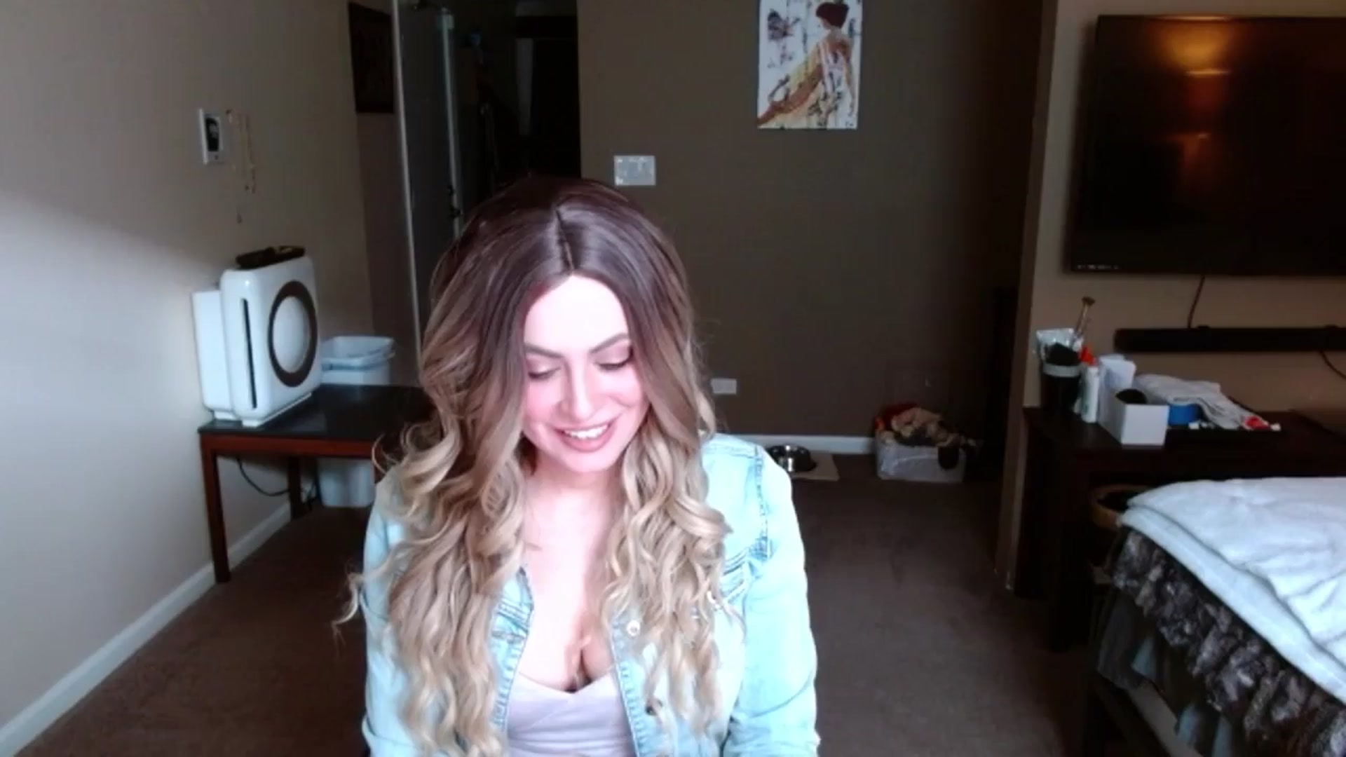 Gallery image thumbnail from Google_'s myfreecams stream on, 03/26/2024, 18:04 image 3 of 20