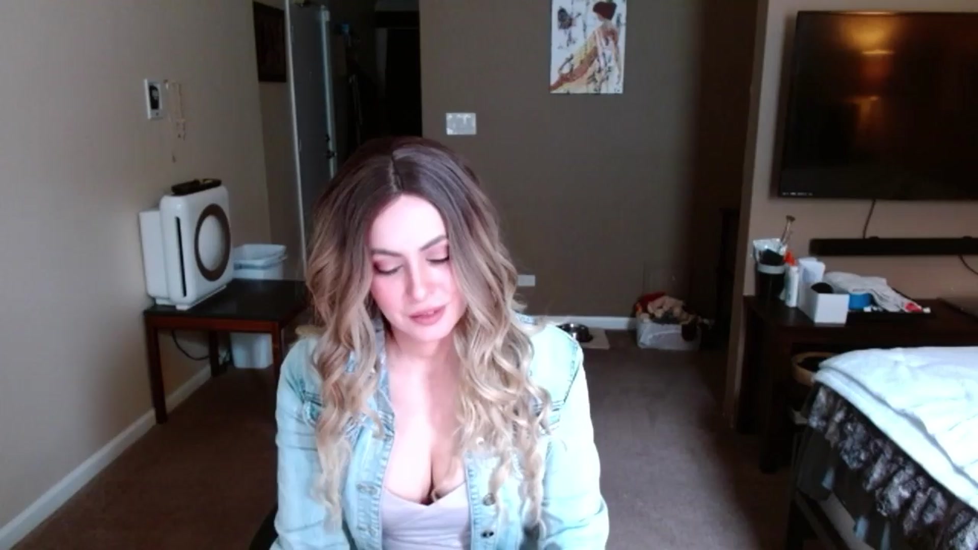 Gallery image thumbnail from Google_'s myfreecams stream on, 03/26/2024, 18:04 image 6 of 20