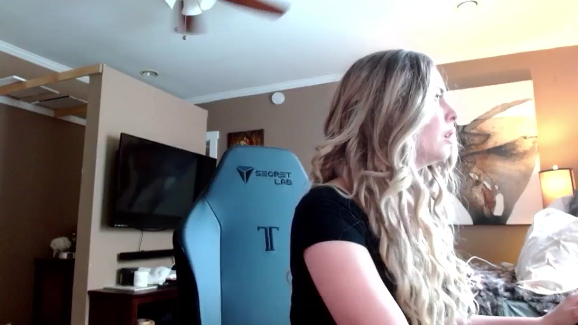 Gallery image thumbnail from Google_'s myfreecams stream on, 06/03/2024, 22:51 image 5 of 20
