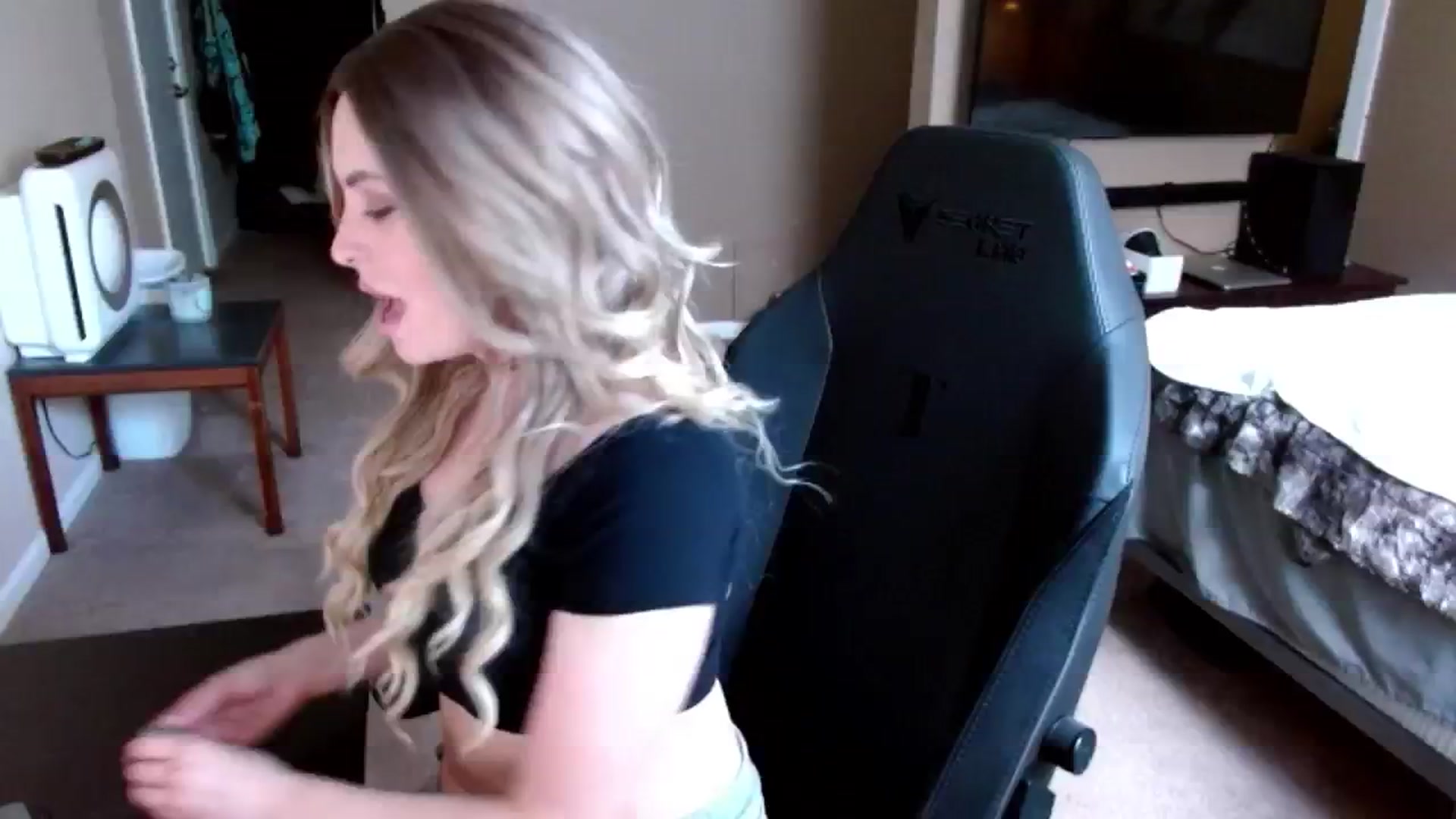 Gallery image thumbnail from Google_'s myfreecams stream on, 06/03/2024, 22:51 image 3 of 20