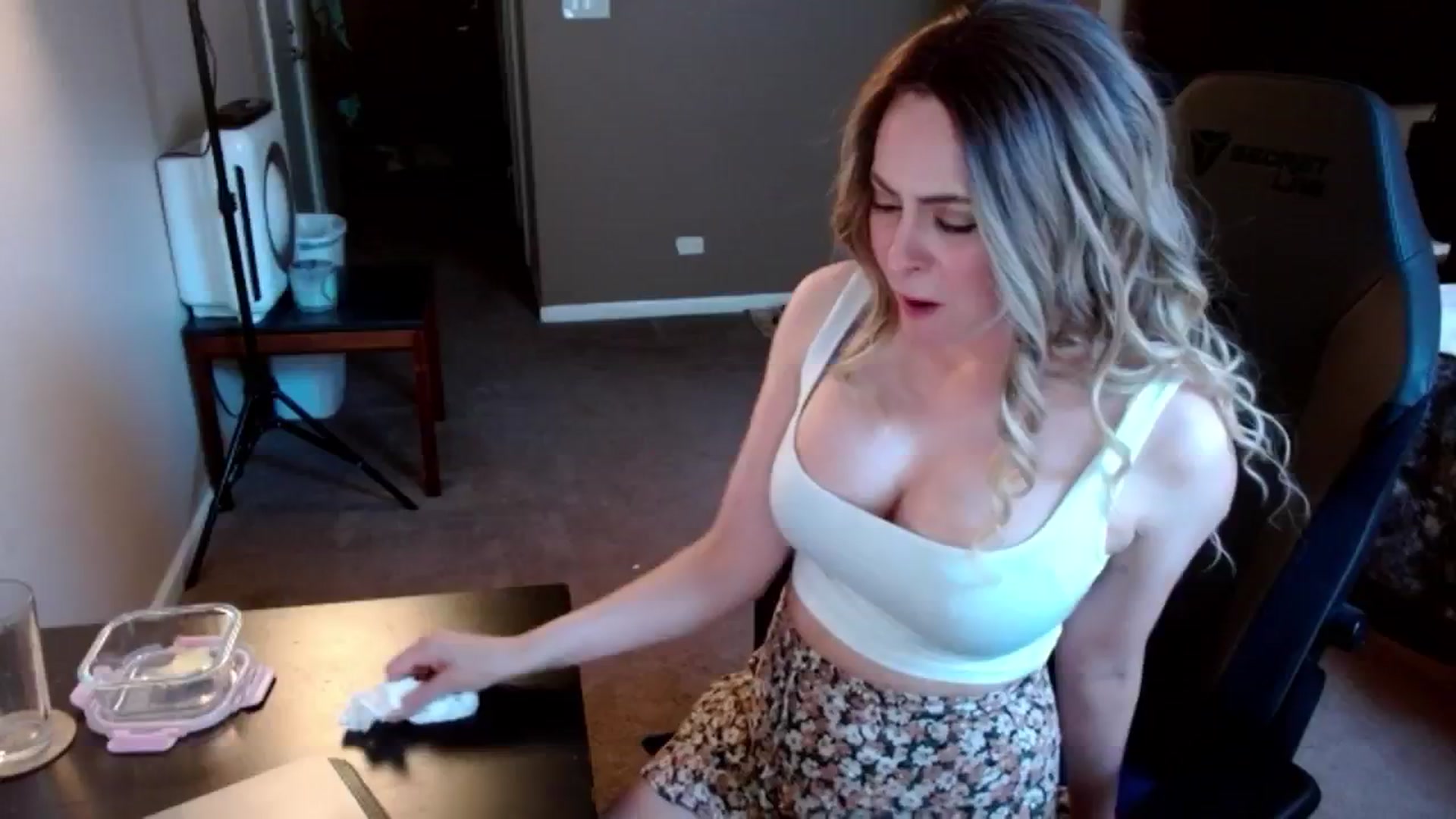 Gallery image thumbnail from Google_'s myfreecams stream on, 06/05/2024, 22:50 image 10 of 20