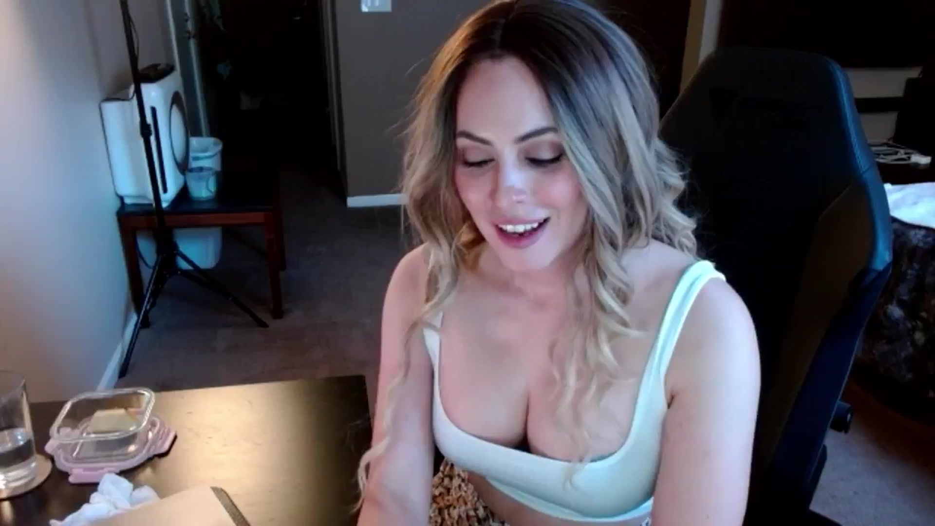 Gallery image thumbnail from Google_'s myfreecams stream on, 06/05/2024, 22:50 image 8 of 20