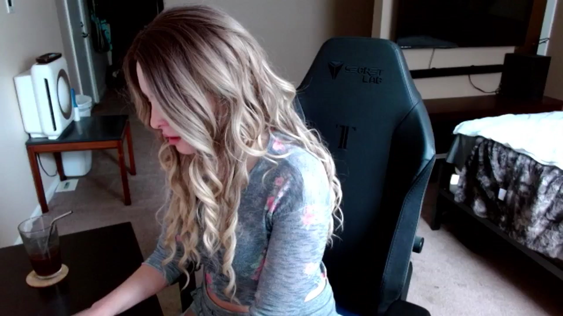 Gallery image thumbnail from Google_'s myfreecams stream on, 07/02/2024, 19:32 image 18 of 20