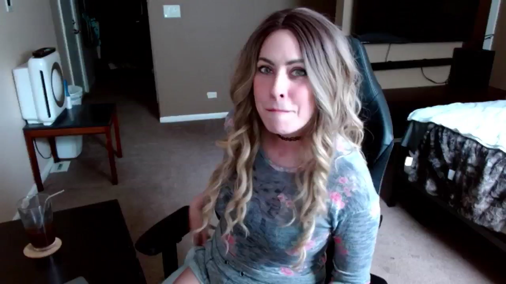 Gallery image thumbnail from Google_'s myfreecams stream on, 07/02/2024, 19:32 image 17 of 20