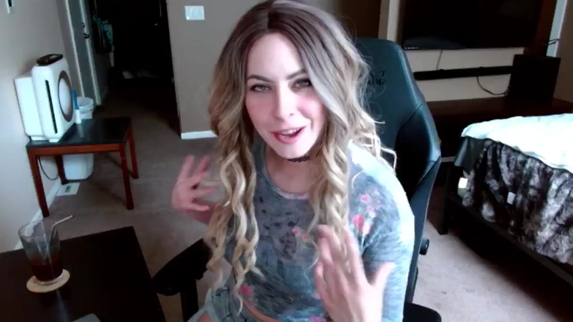 Gallery image thumbnail from Google_'s myfreecams stream on, 07/02/2024, 19:32 image 15 of 20