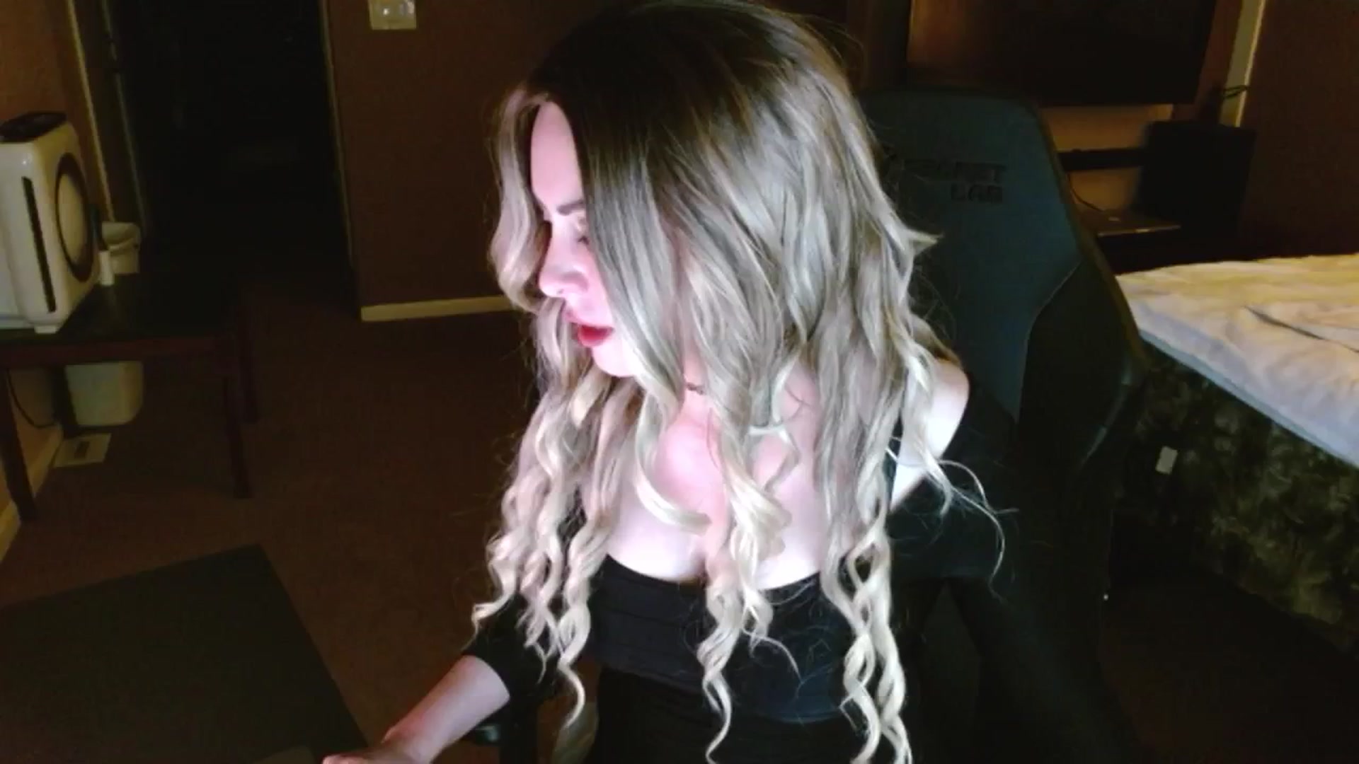 Gallery image thumbnail from Google_'s myfreecams stream on, 07/03/2024, 02:43 image 10 of 20