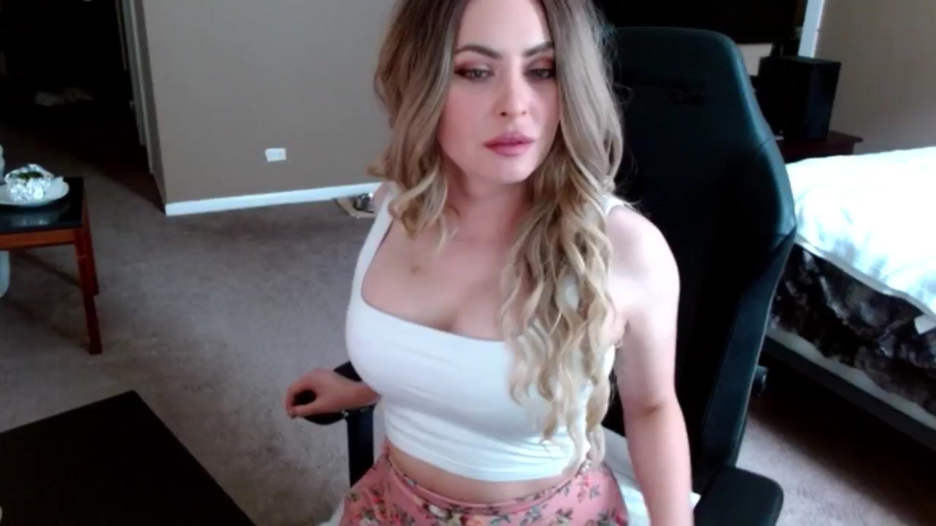Gallery image thumbnail from Google_'s myfreecams stream on, 07/30/2024, 19:45 image 4 of 20