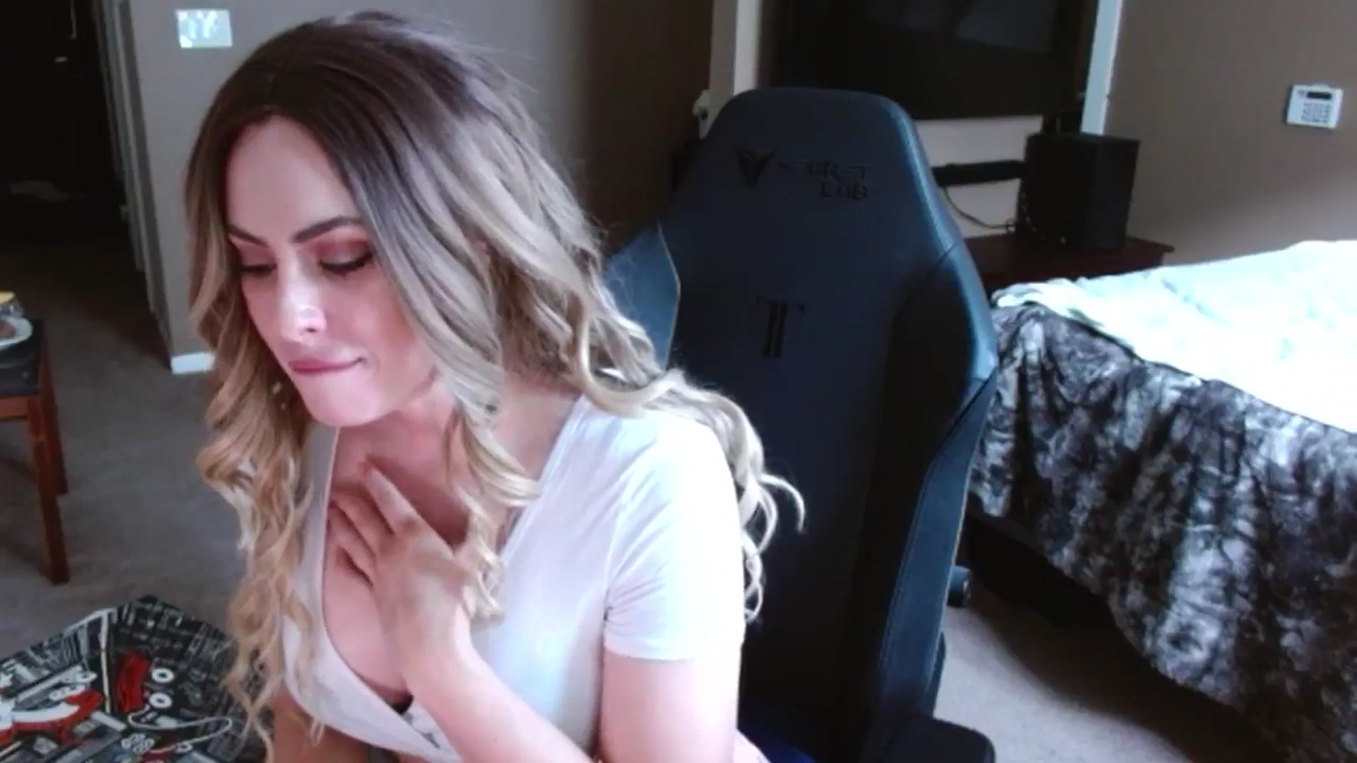 Gallery image thumbnail from Google_'s myfreecams stream on, 08/05/2024, 23:20 image 3 of 20