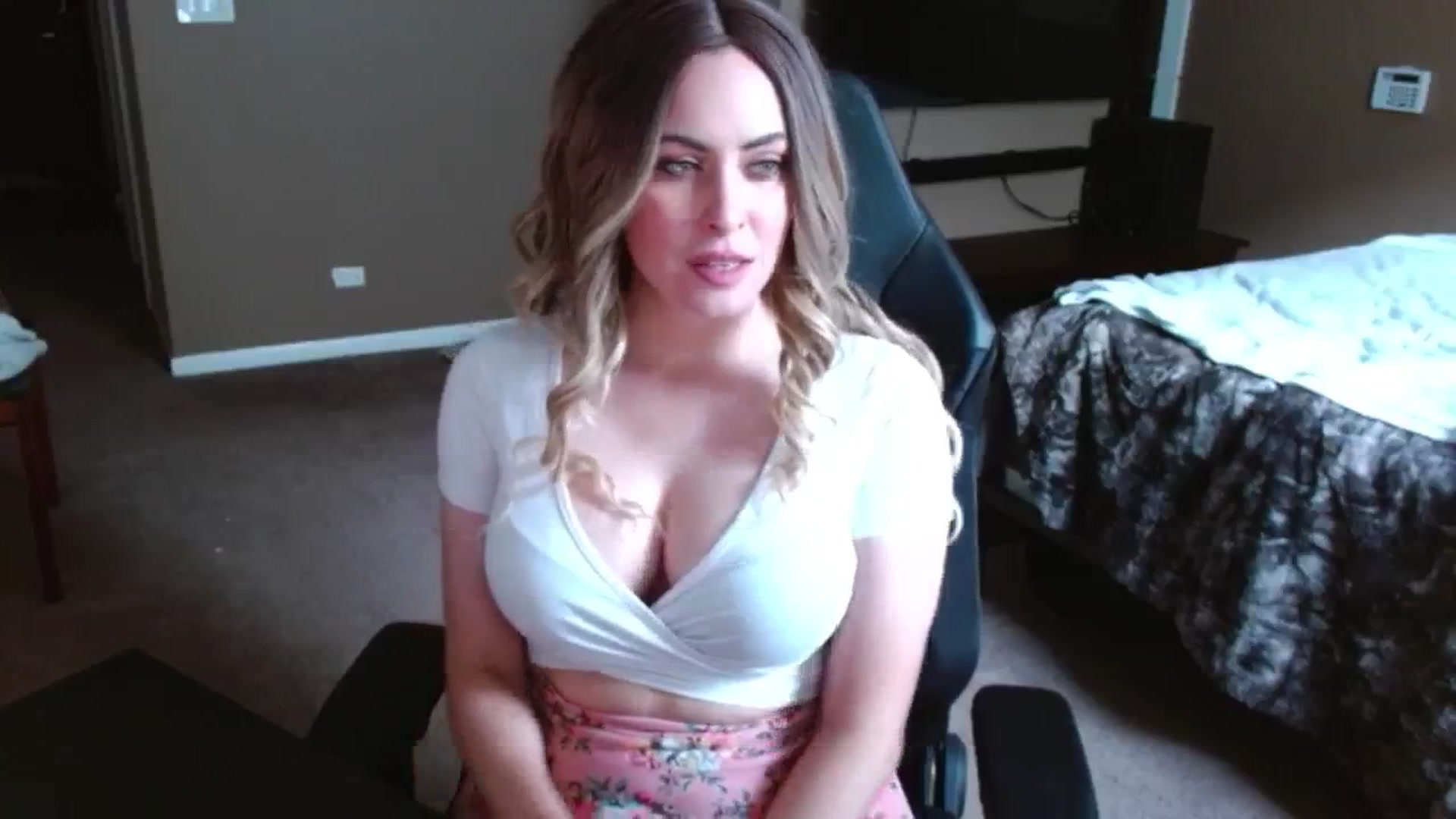 Gallery image thumbnail from Google_'s myfreecams stream on, 08/05/2024, 23:20 image 12 of 20