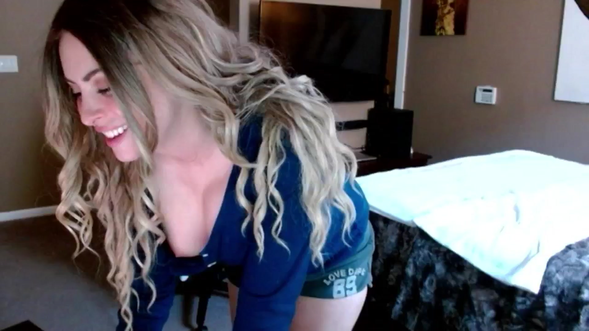 Gallery image thumbnail from Google_'s myfreecams stream on, 08/08/2024, 24:15 image 9 of 20