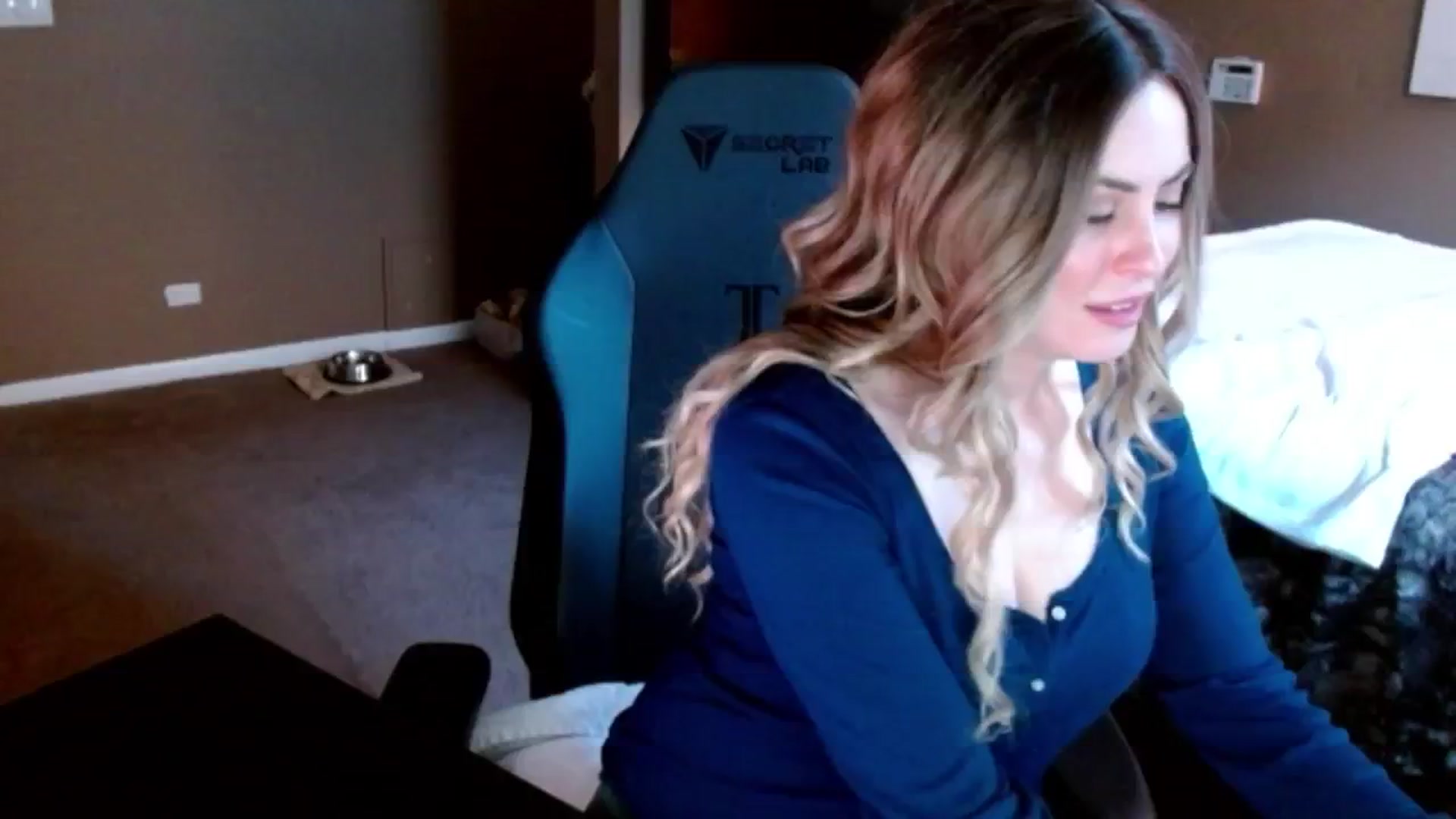 Gallery image thumbnail from Google_'s myfreecams stream on, 08/08/2024, 24:15 image 19 of 20