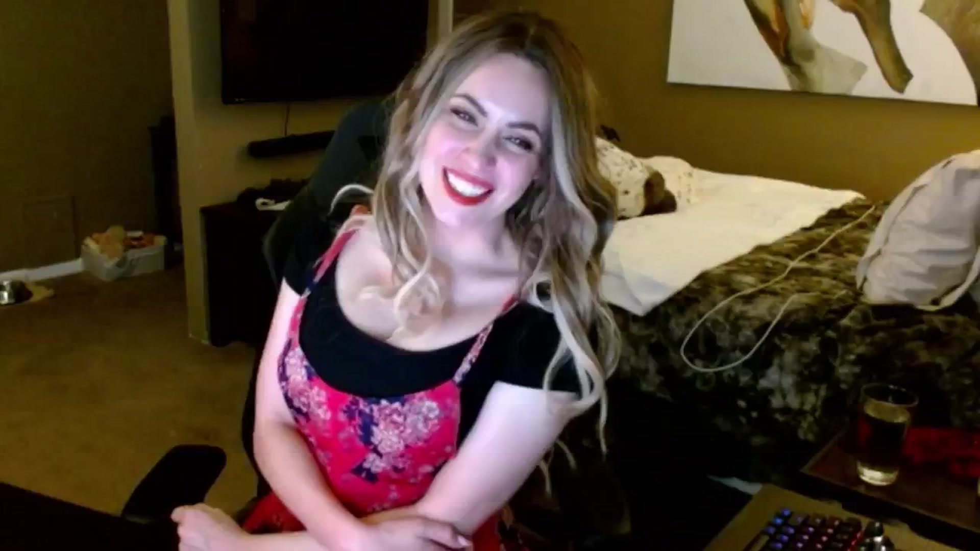 Gallery image thumbnail from Google_'s myfreecams stream on, 10/08/2024, 05:15 image 1 of 20