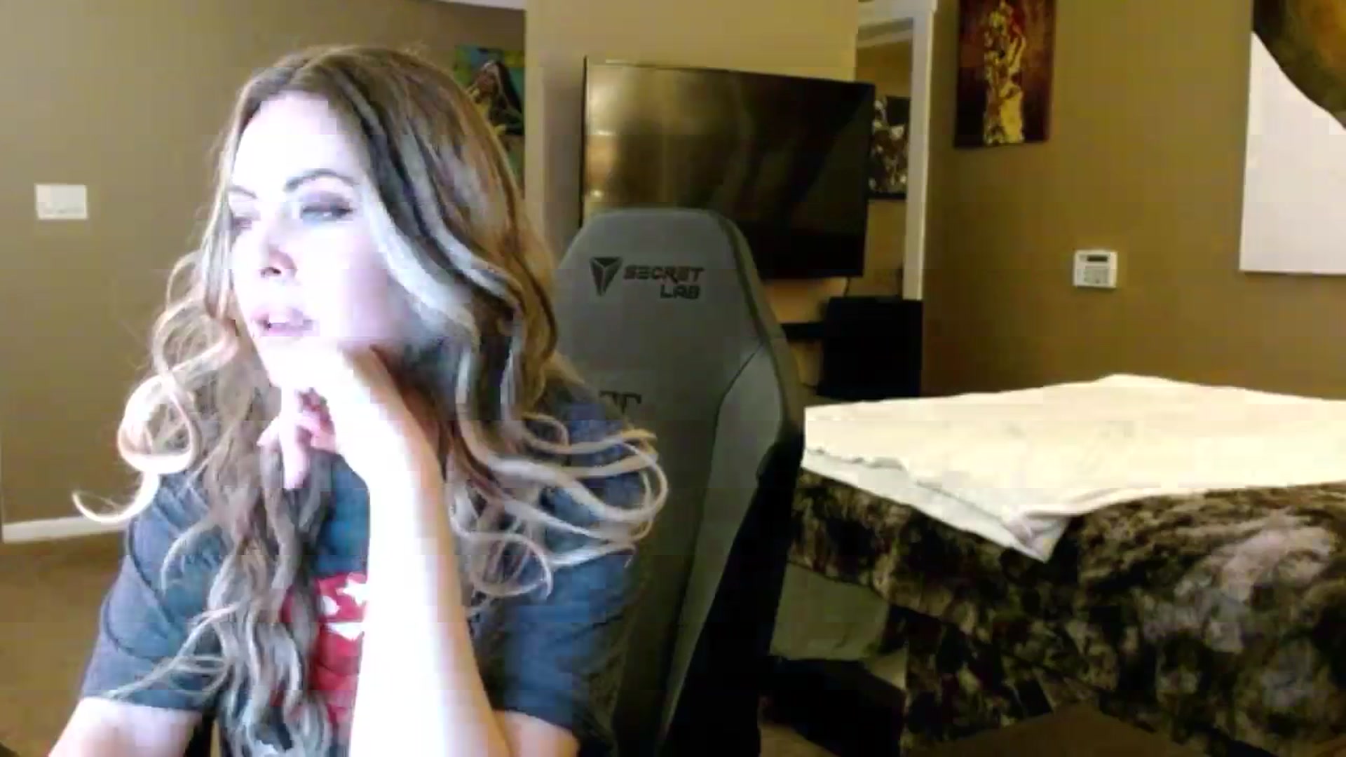 Gallery image thumbnail from Google_'s myfreecams stream on, 10/21/2024, 05:18 image 2 of 20