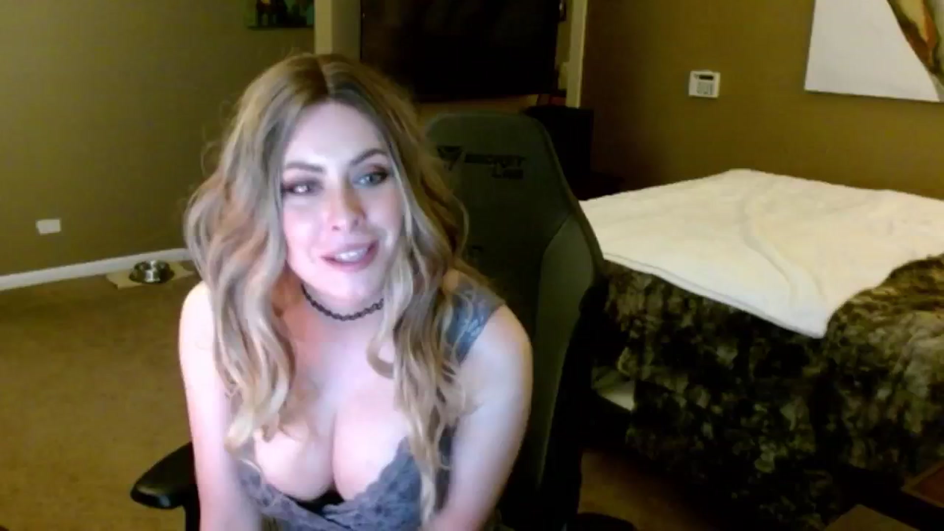 Gallery image thumbnail from Google_'s myfreecams stream on, 10/22/2024, 04:20 image 17 of 20
