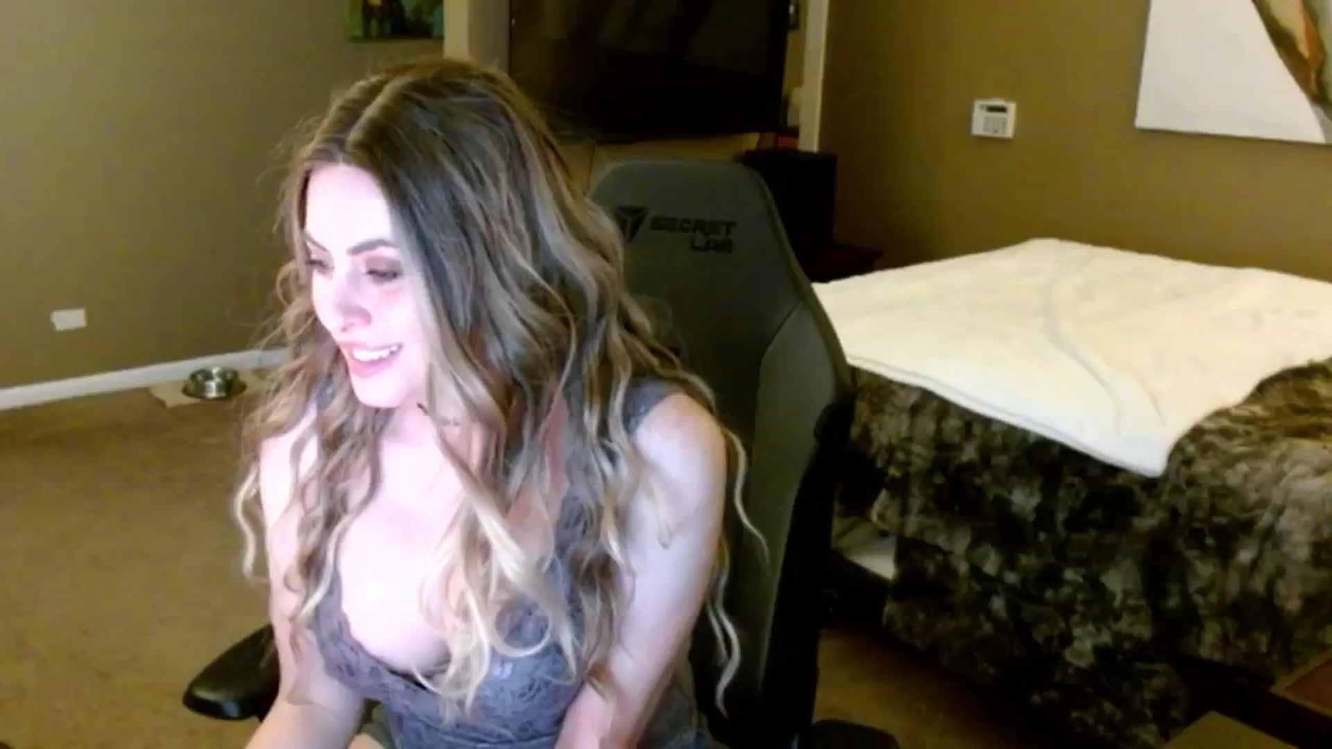 Gallery image thumbnail from Google_'s myfreecams stream on, 10/22/2024, 04:20 image 19 of 20