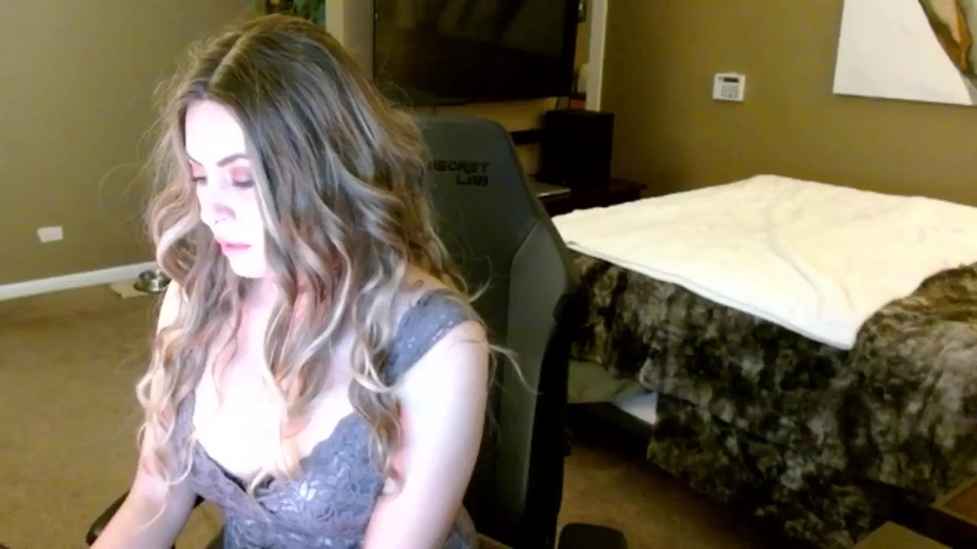 Gallery image thumbnail from Google_'s myfreecams stream on, 10/22/2024, 04:20 image 8 of 20