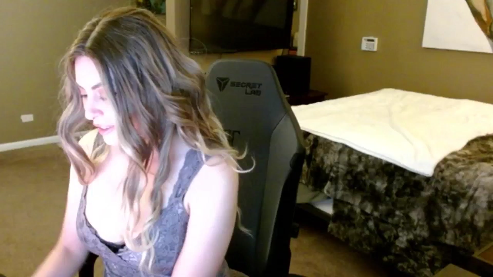 Gallery image thumbnail from Google_'s myfreecams stream on, 10/22/2024, 04:20 image 1 of 20