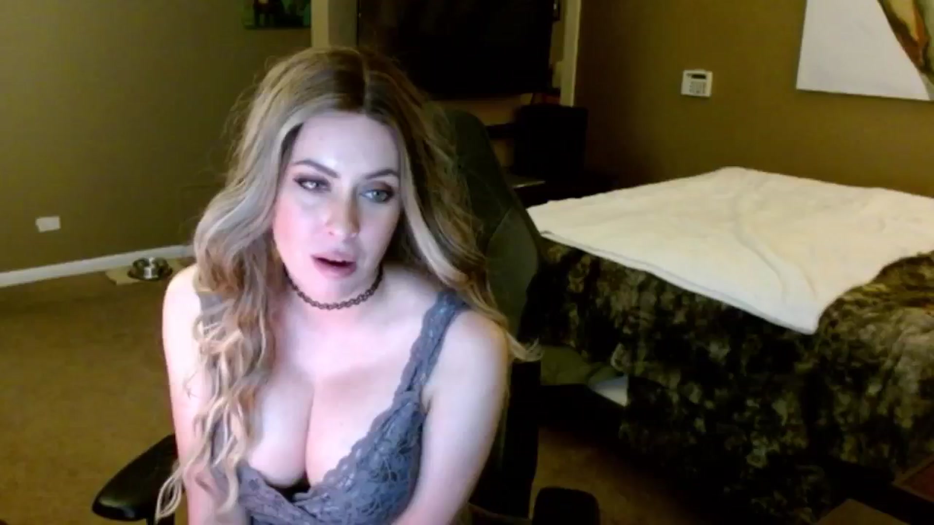 Gallery image thumbnail from Google_'s myfreecams stream on, 10/22/2024, 04:20 image 12 of 20