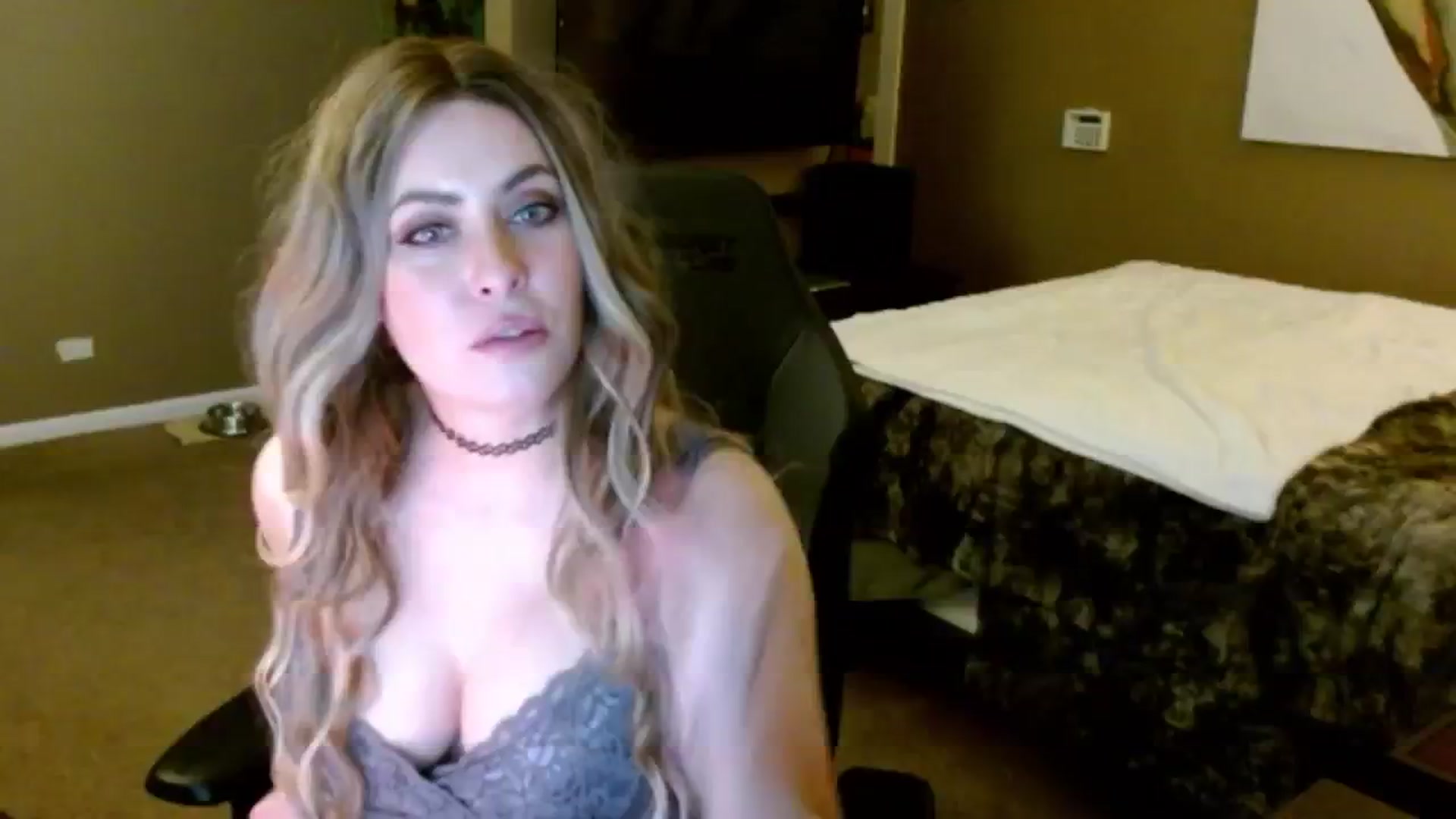 Gallery image thumbnail from Google_'s myfreecams stream on, 10/22/2024, 04:20 image 11 of 20
