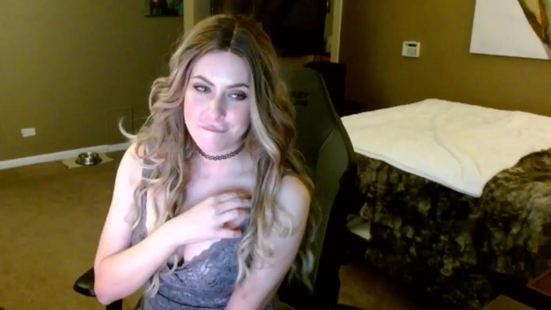 Gallery image thumbnail from Google_'s myfreecams stream on, 10/22/2024, 04:20 image 15 of 20