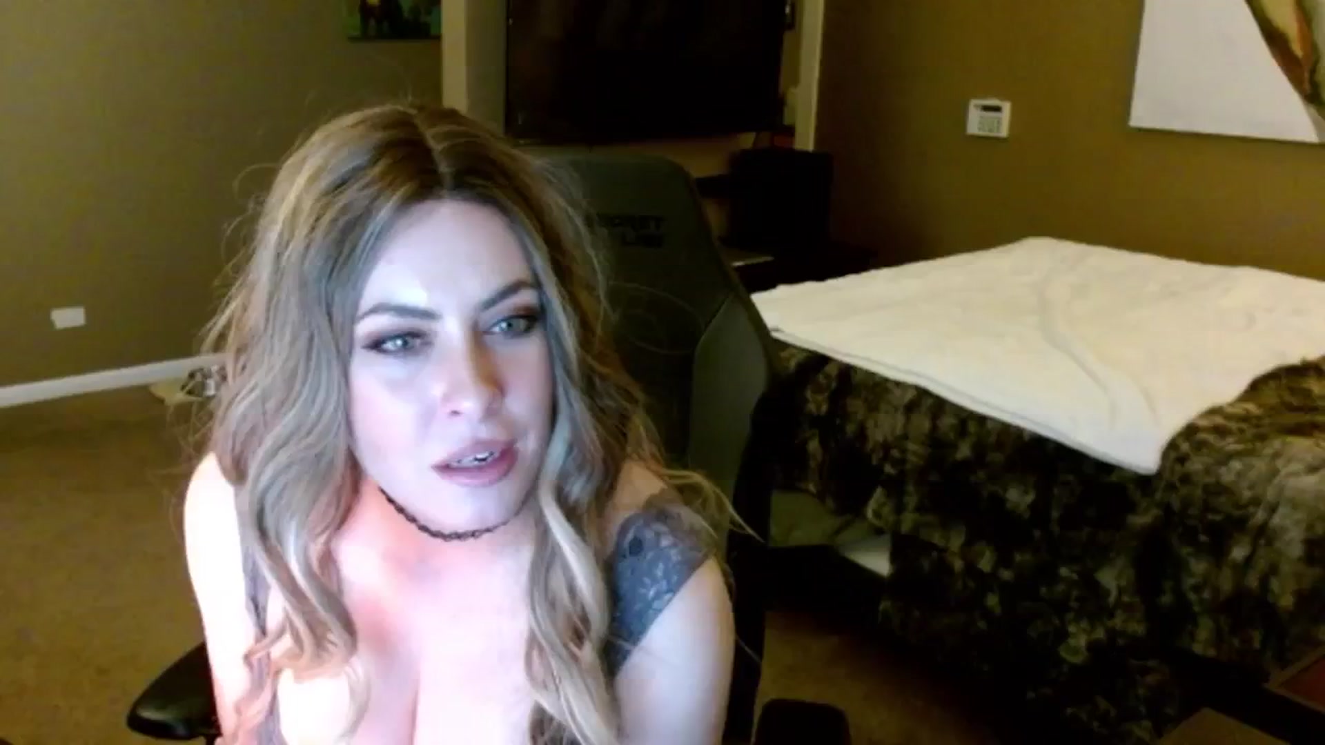 Gallery image thumbnail from Google_'s myfreecams stream on, 10/22/2024, 04:20 image 9 of 20