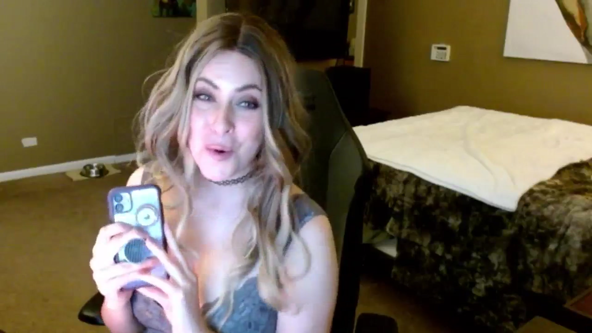 Gallery image thumbnail from Google_'s myfreecams stream on, 10/22/2024, 05:56 image 10 of 20