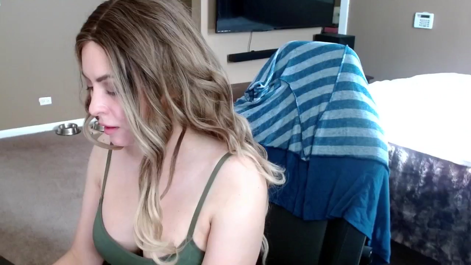 Gallery image thumbnail from Google_'s myfreecams stream on, 10/30/2024, 17:38 image 18 of 20