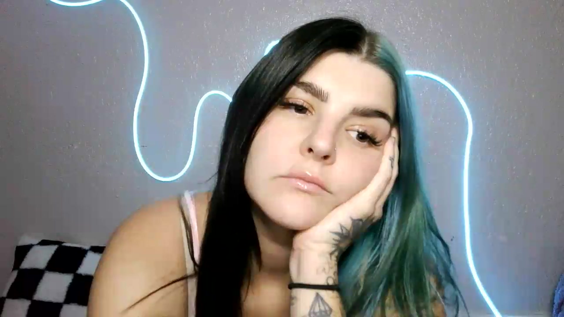 Gallery image thumbnail from Gothbaby_333x's myfreecams stream on, 08/19/2026, 18:50 image 4 of 20