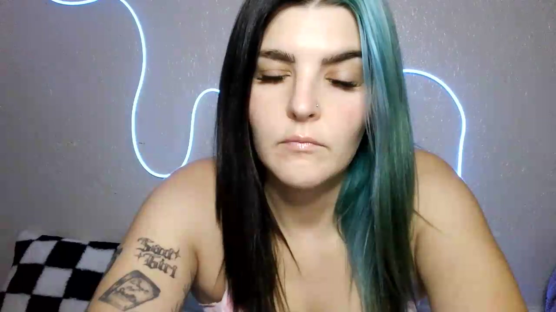Gallery image thumbnail from Gothbaby_333x's myfreecams stream on, 08/19/2026, 18:50 image 6 of 20