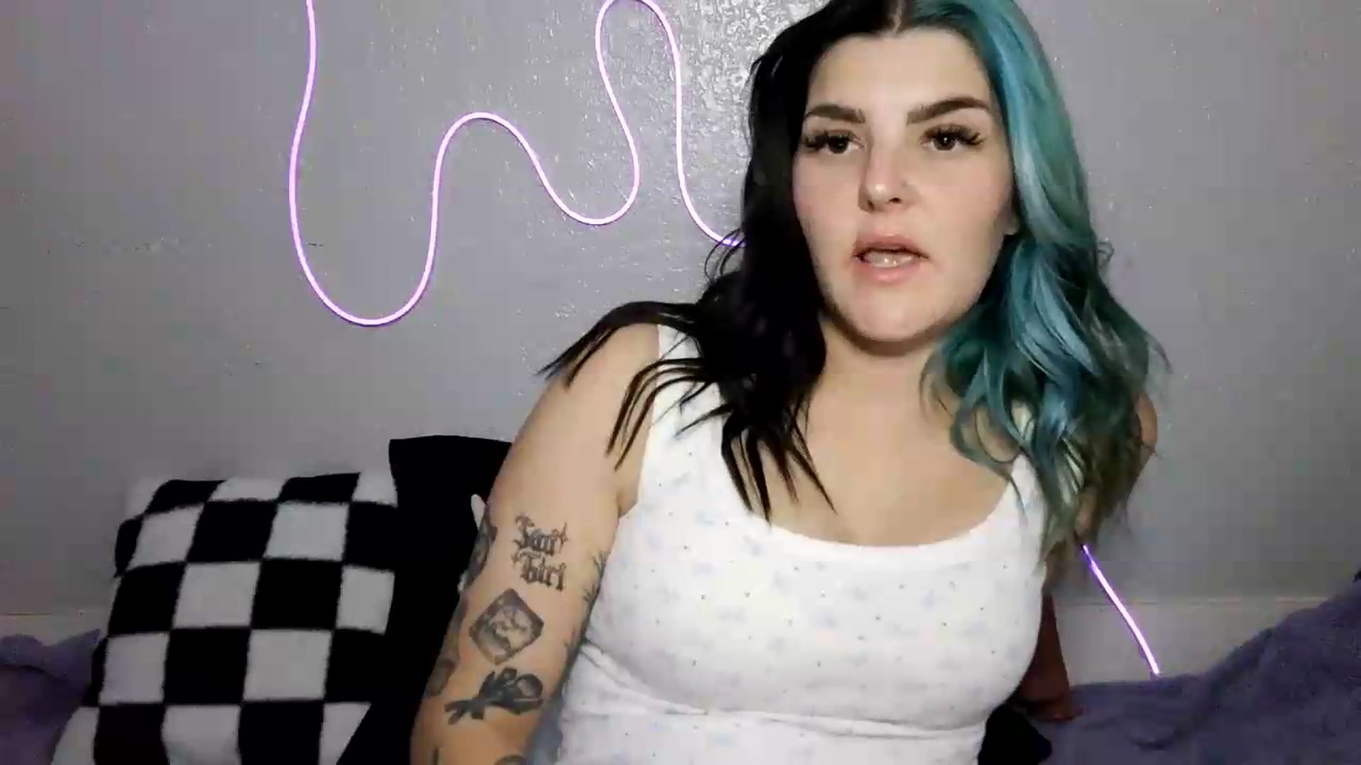 Gallery image thumbnail from Gothbaby_333x's myfreecams stream on, 08/20/2026, 18:08 image 4 of 20