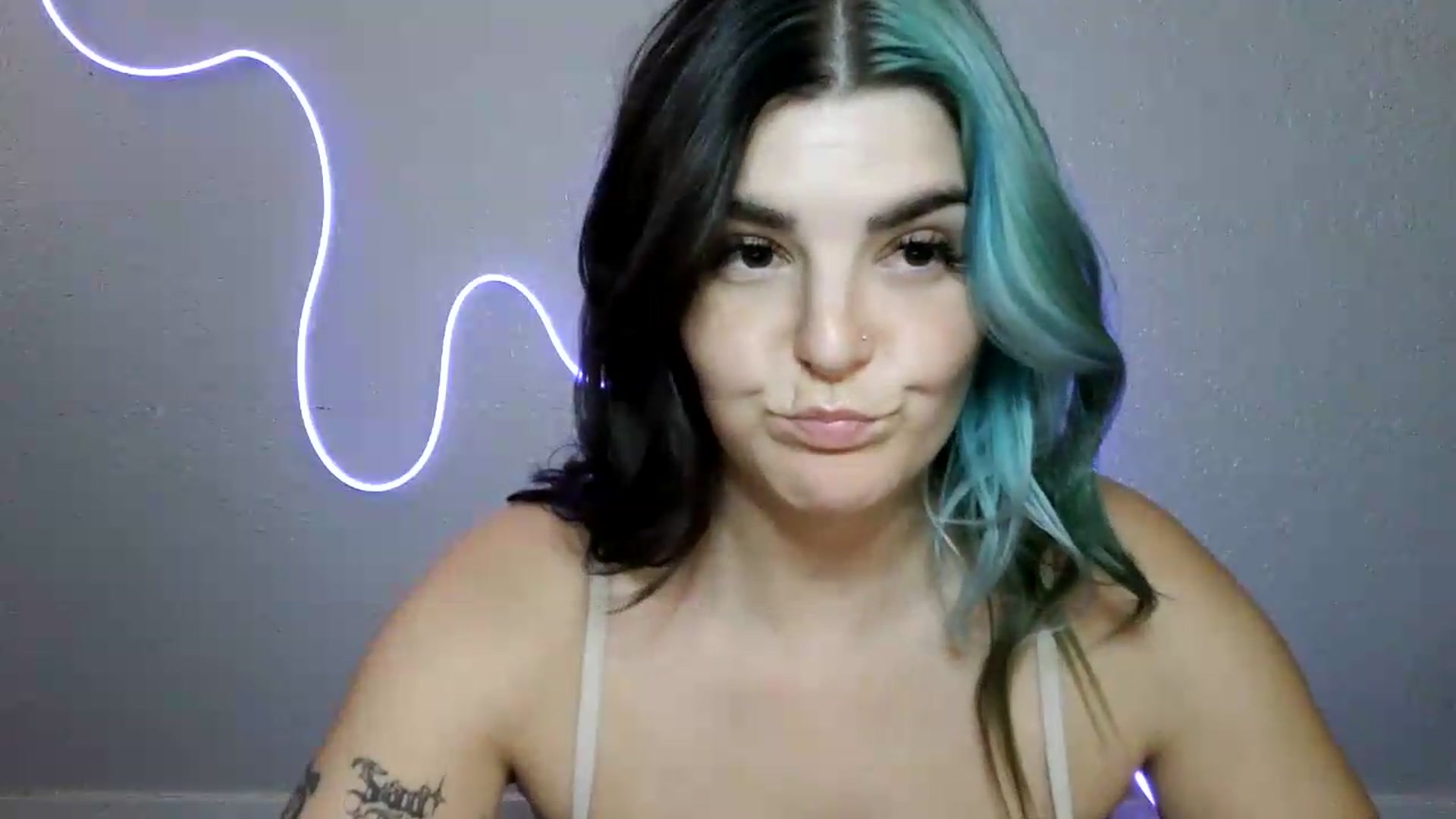 Gallery image thumbnail from Gothbaby_333x's myfreecams stream on, 08/27/2026, 20:41 image 16 of 20