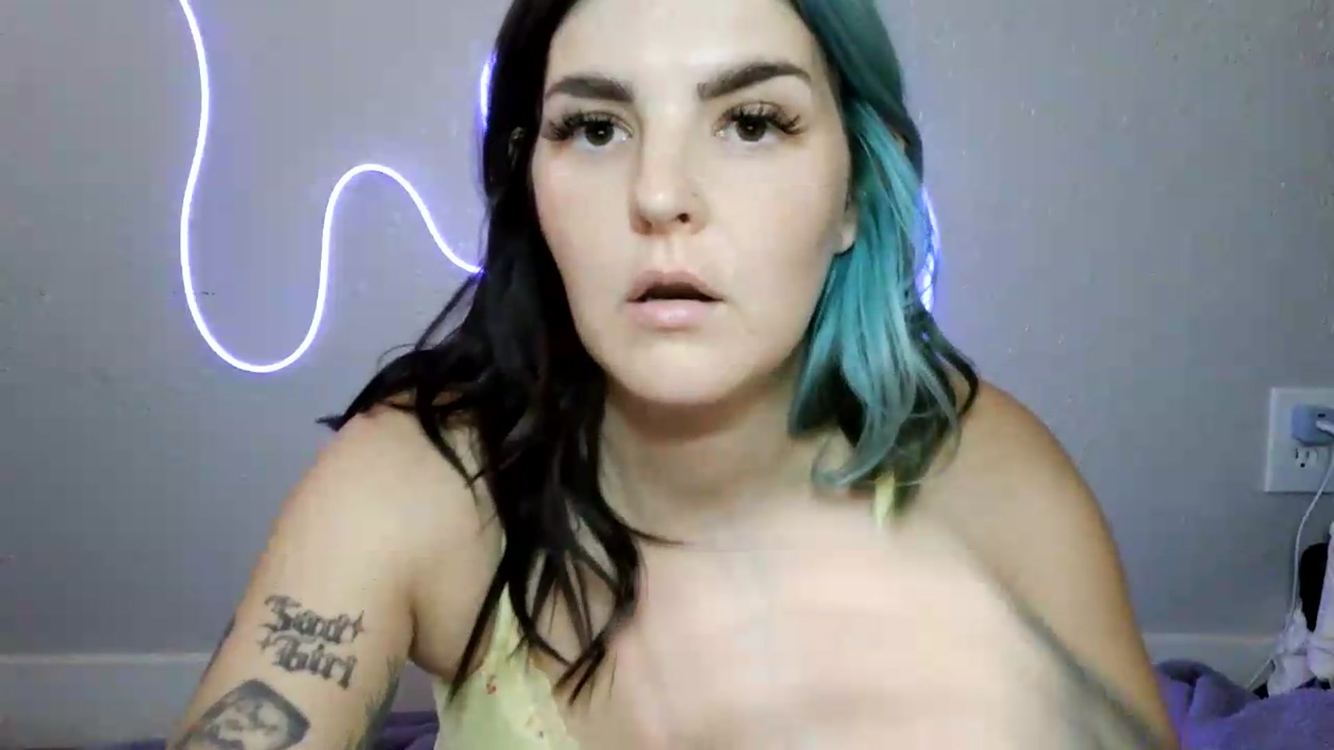 Gallery image thumbnail from Gothbaby_333x's myfreecams stream on, 08/27/2026, 20:41 image 14 of 20