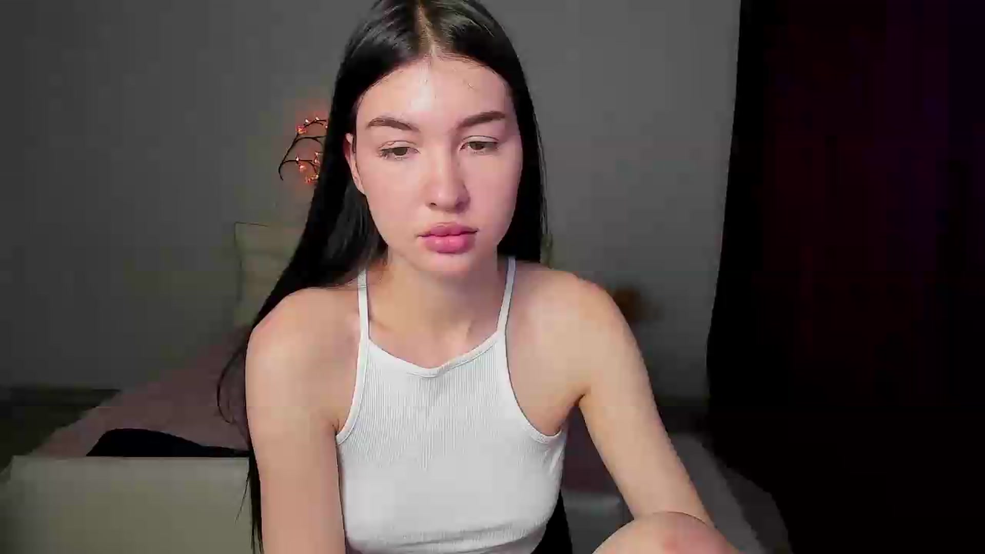 Gallery image thumbnail from GraceBennet's myfreecams stream on, 05/25/2026, 08:37 image 16 of 20