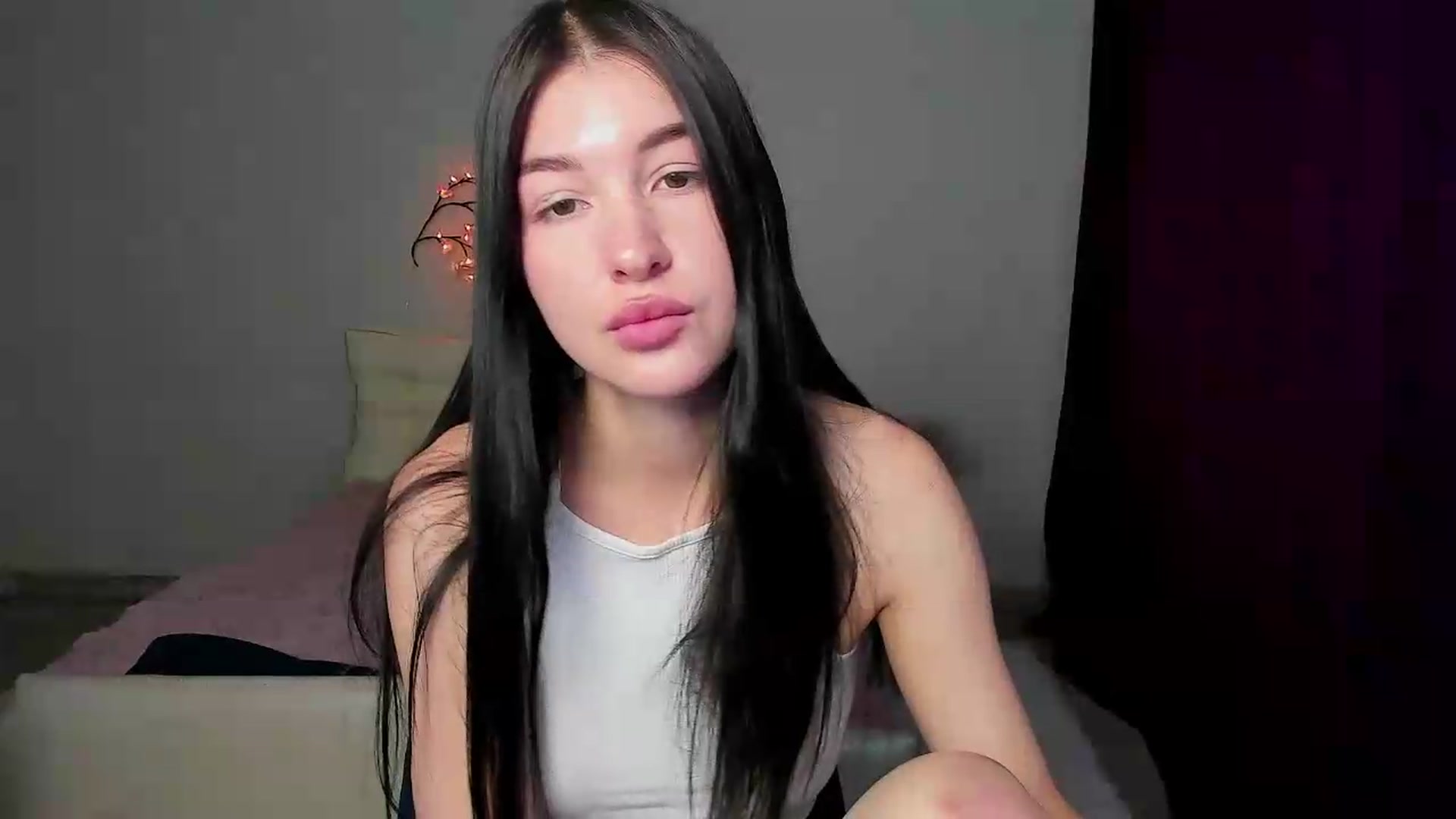 Gallery image thumbnail from GraceBennet's myfreecams stream on, 05/25/2026, 08:37 image 14 of 20