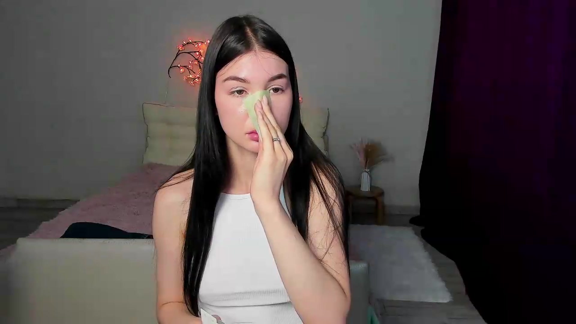 Gallery image thumbnail from GraceBennet's myfreecams stream on, 05/25/2026, 09:48 image 16 of 20