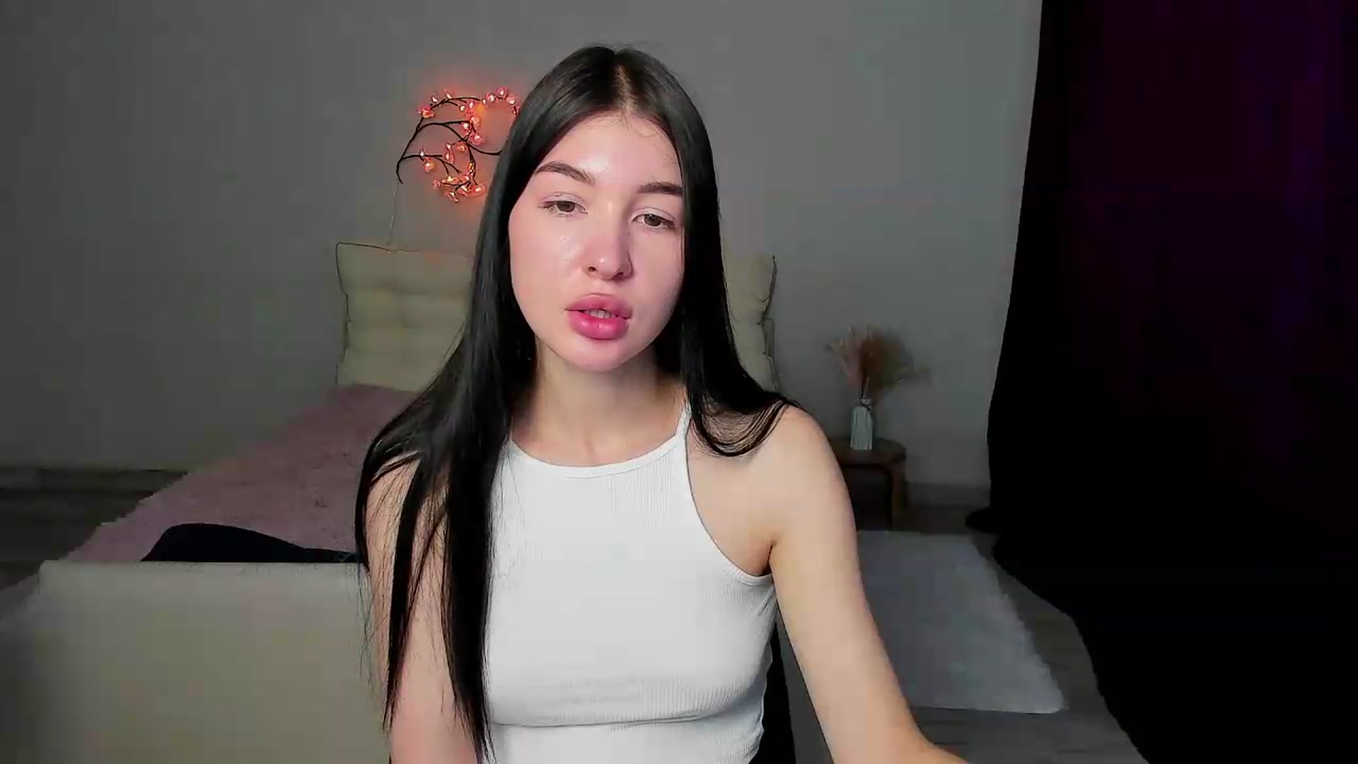 Gallery image thumbnail from GraceBennet's myfreecams stream on, 05/25/2026, 09:48 image 13 of 20